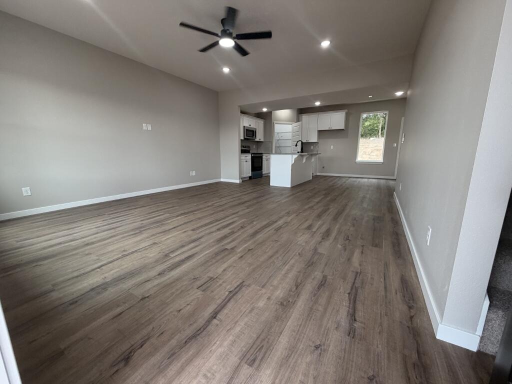 939 Holstein Lane Property Photo 3