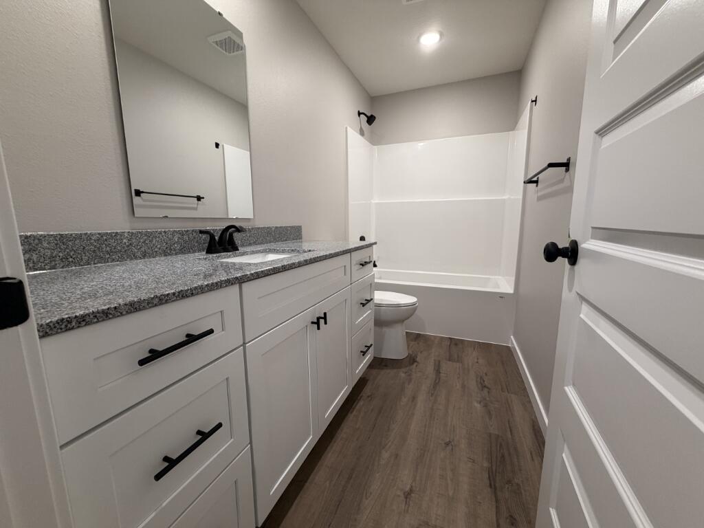 939 Holstein Lane Property Photo 14