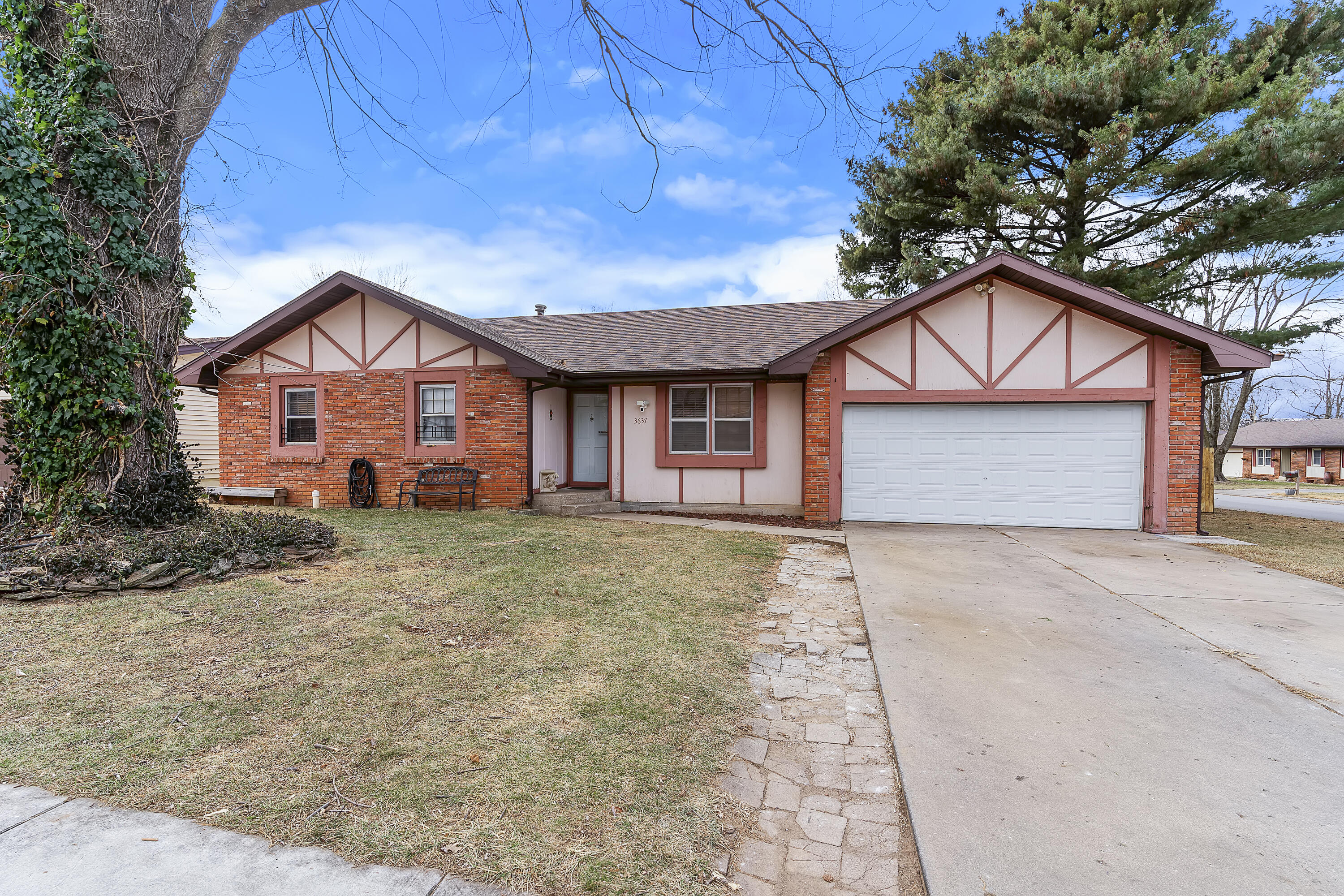 3637 South Fort Avenue Property Photo 1