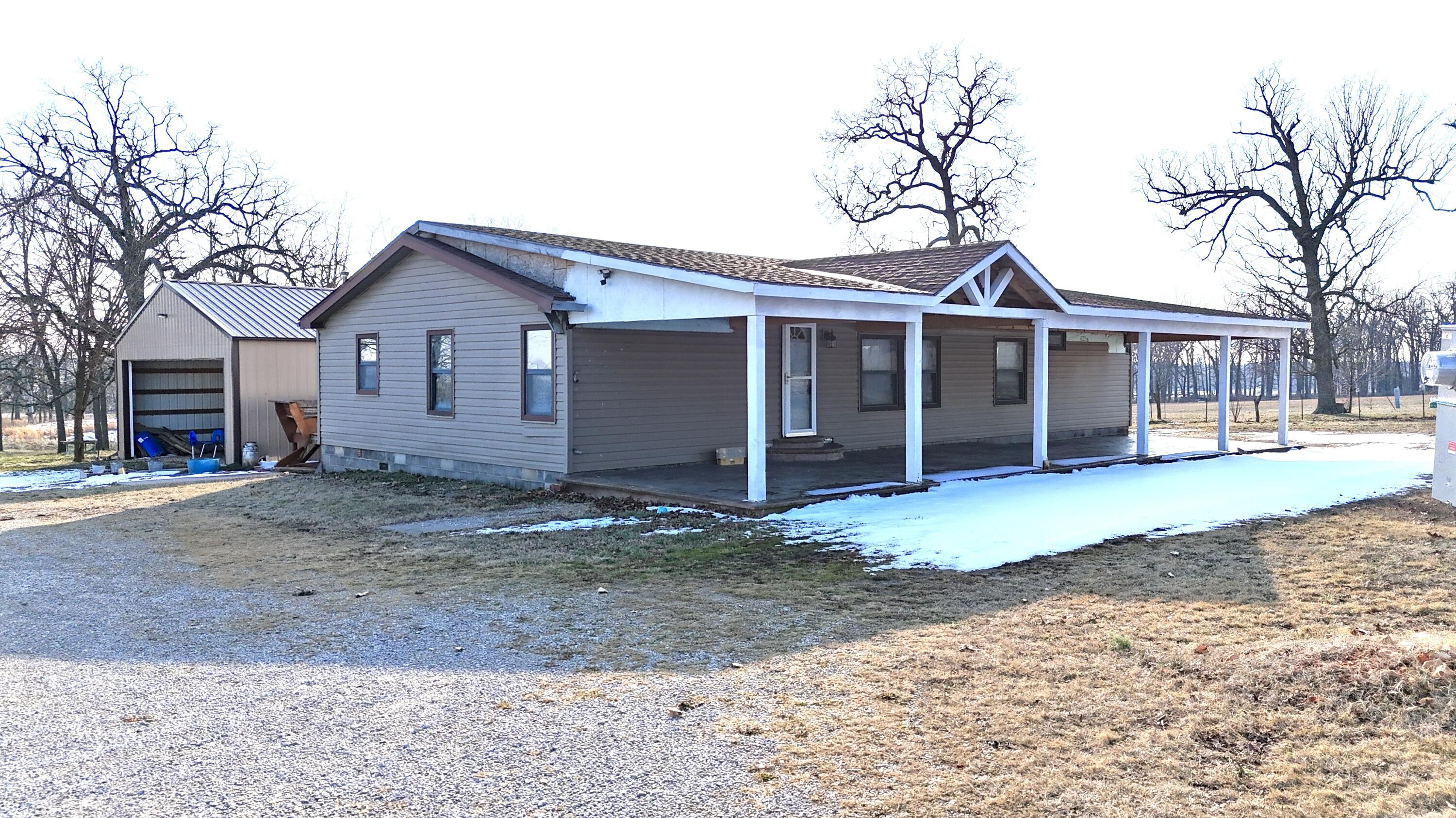 10343 Farm Road 2000 Property Photo 10
