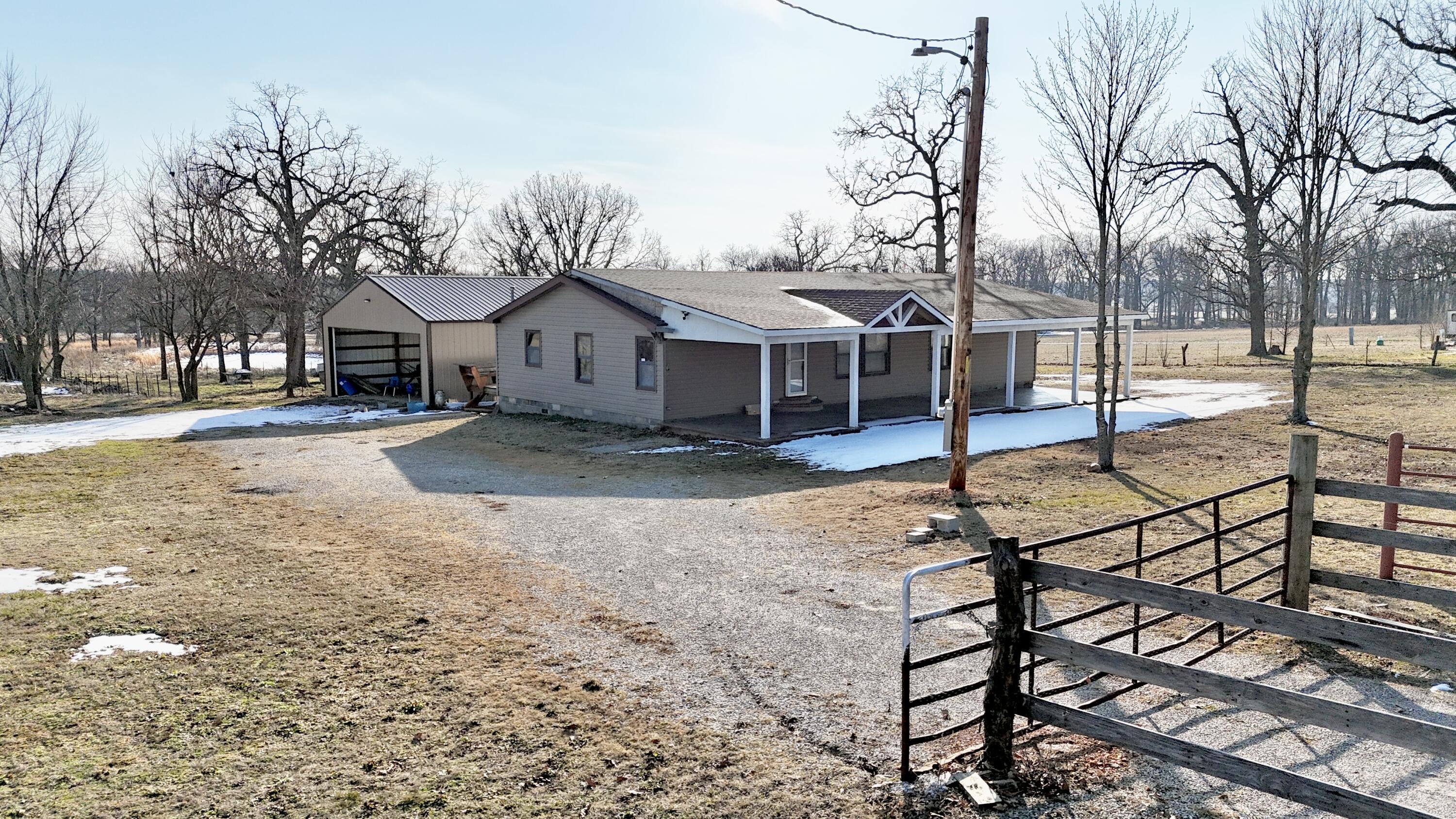 10343 Farm Road 2000 Property Photo 12