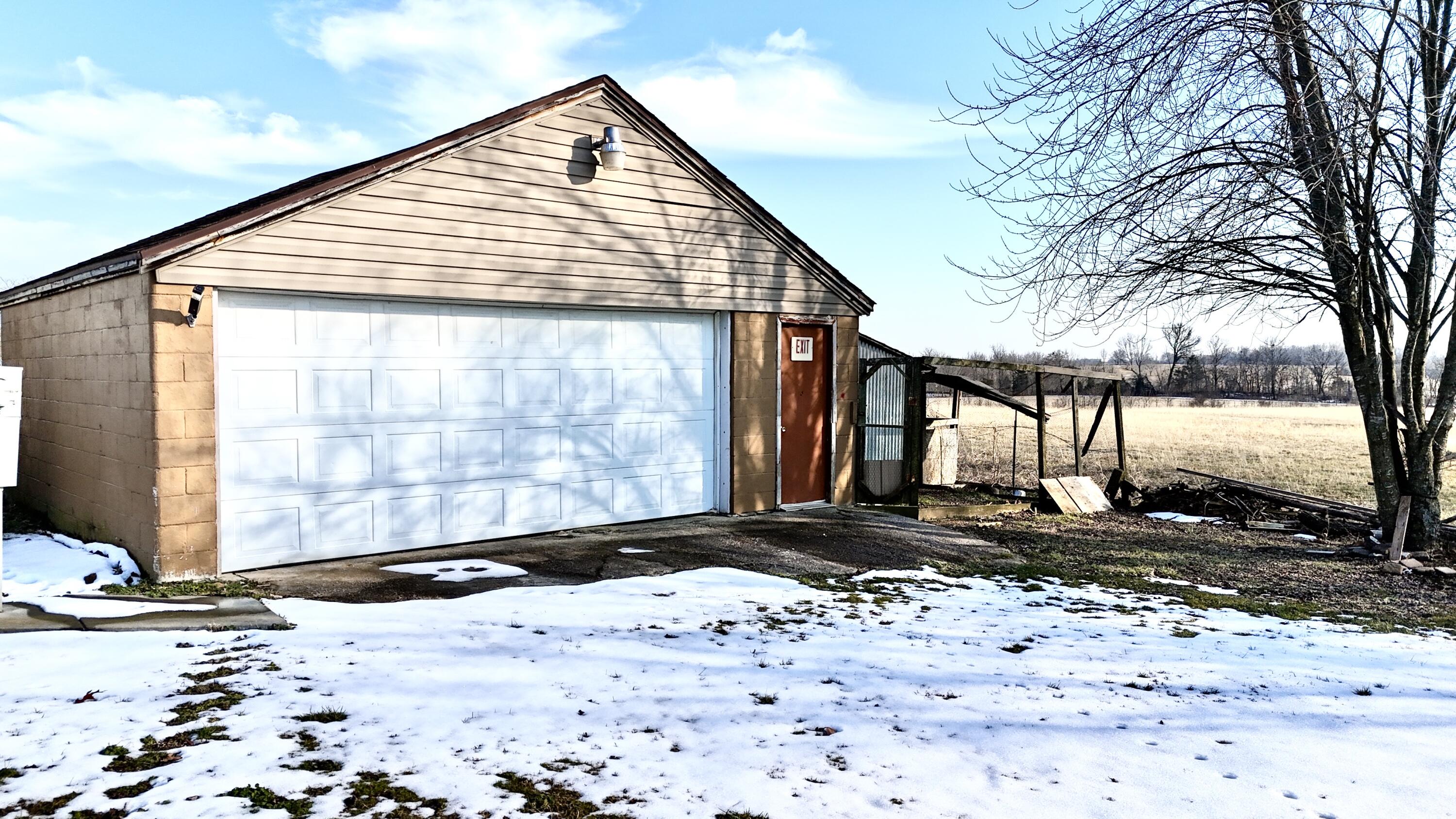 10343 Farm Road 2000 Property Photo 13
