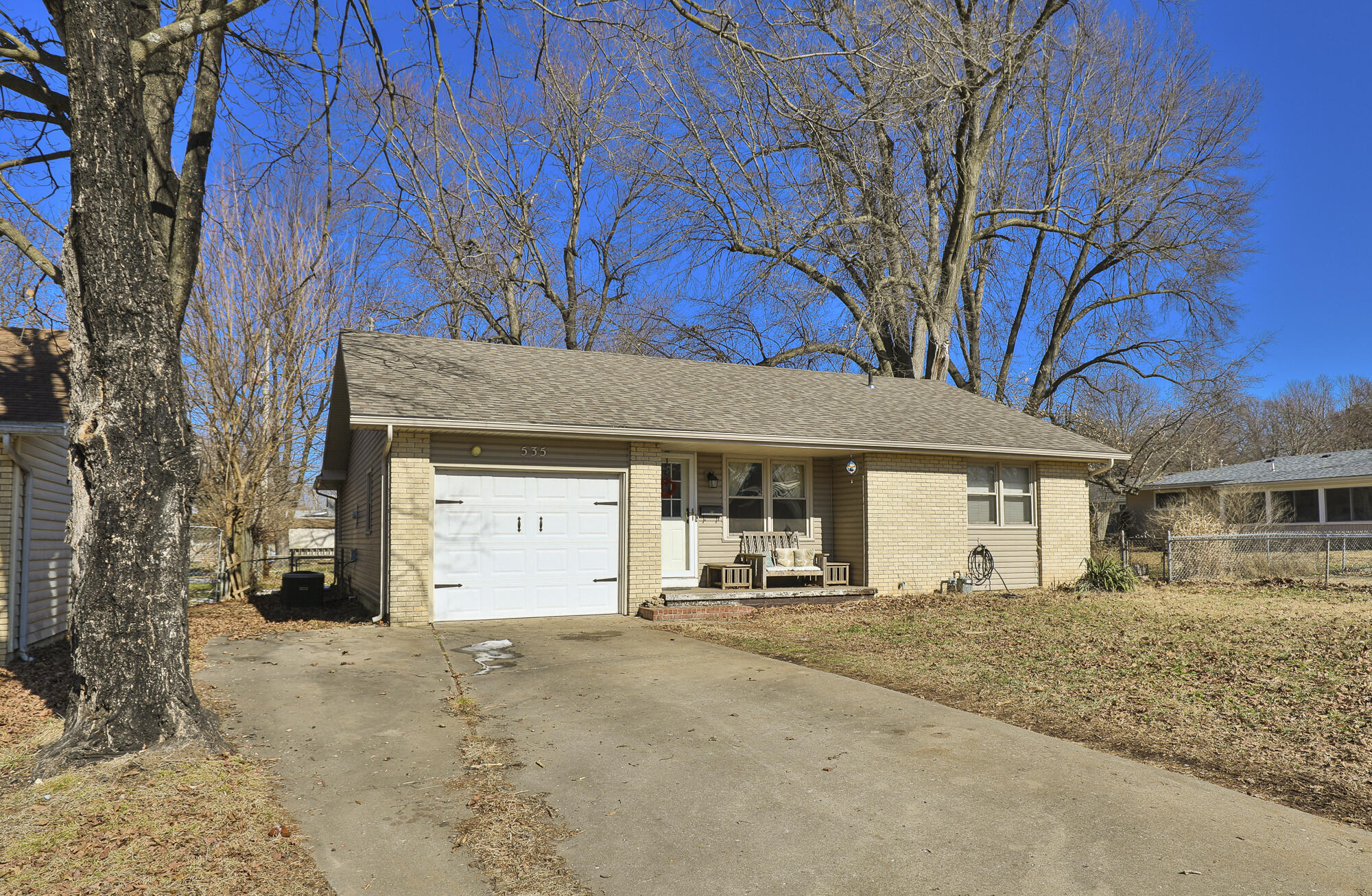 535 East Whiteside Street Property Photo 1