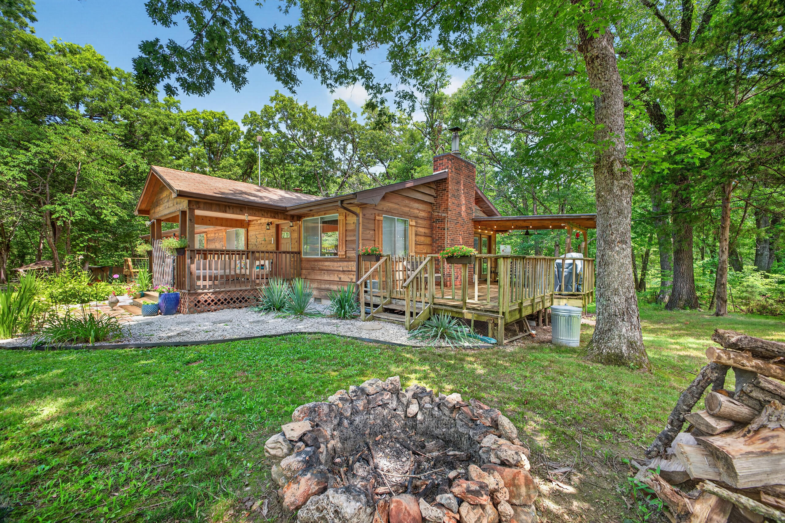 411 Moon Valley Road Property Photo 1