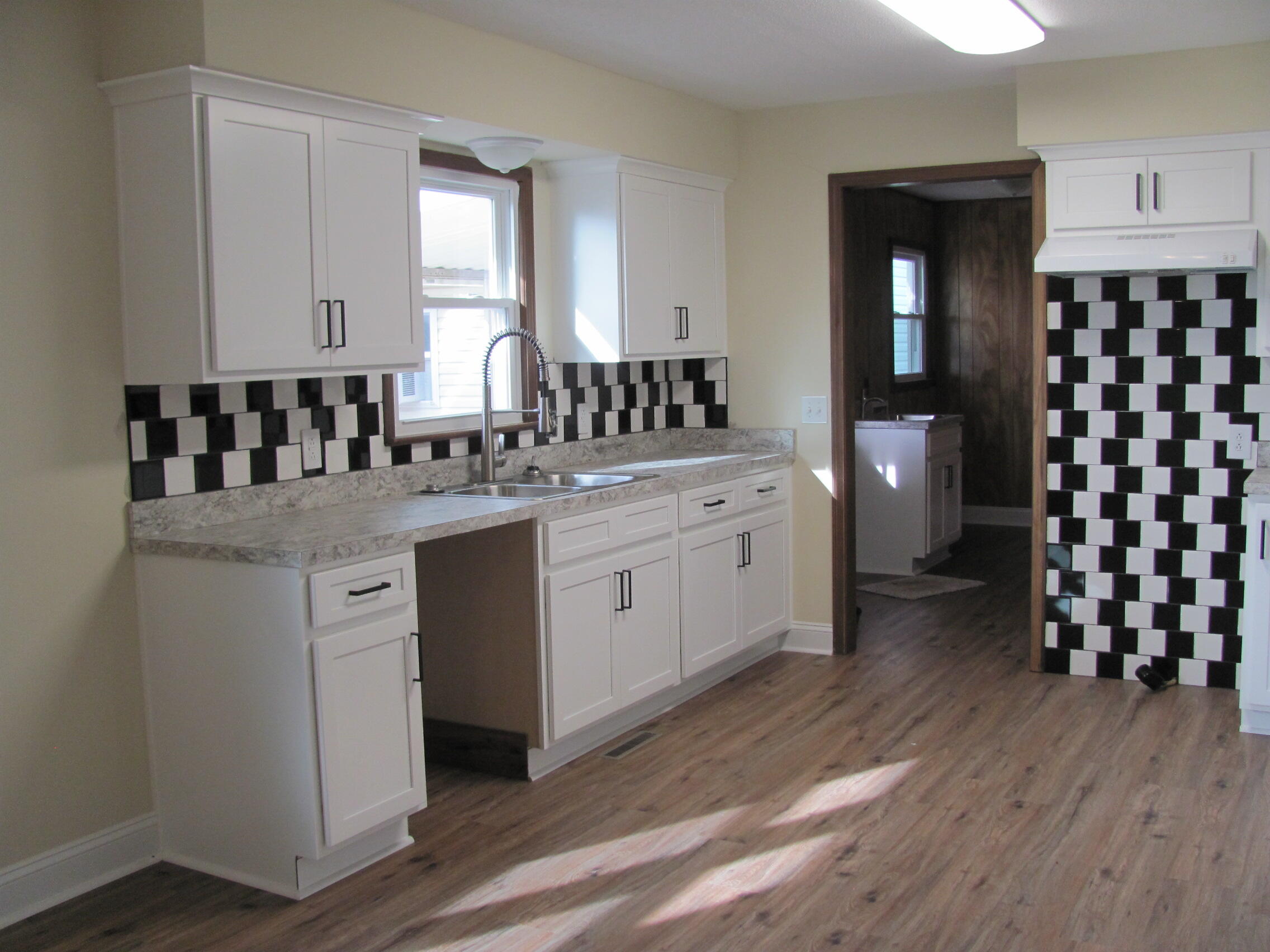 665 North Lemmon Avenue Property Photo 14
