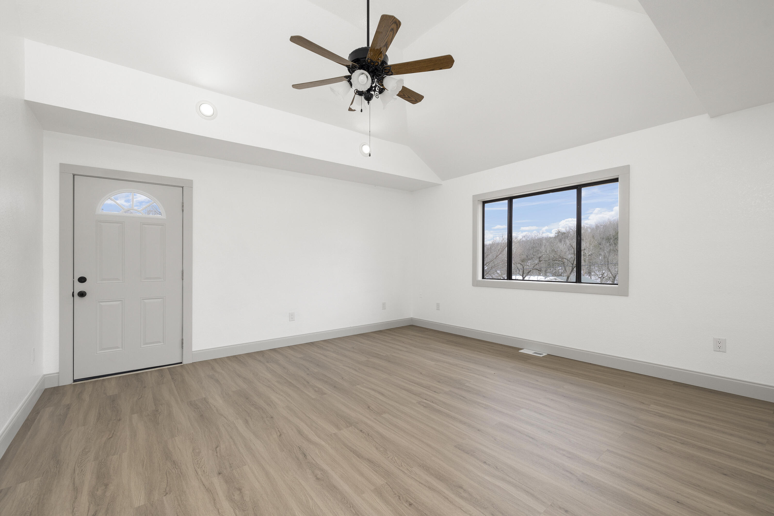 33120 State Highway 413 Property Photo 2