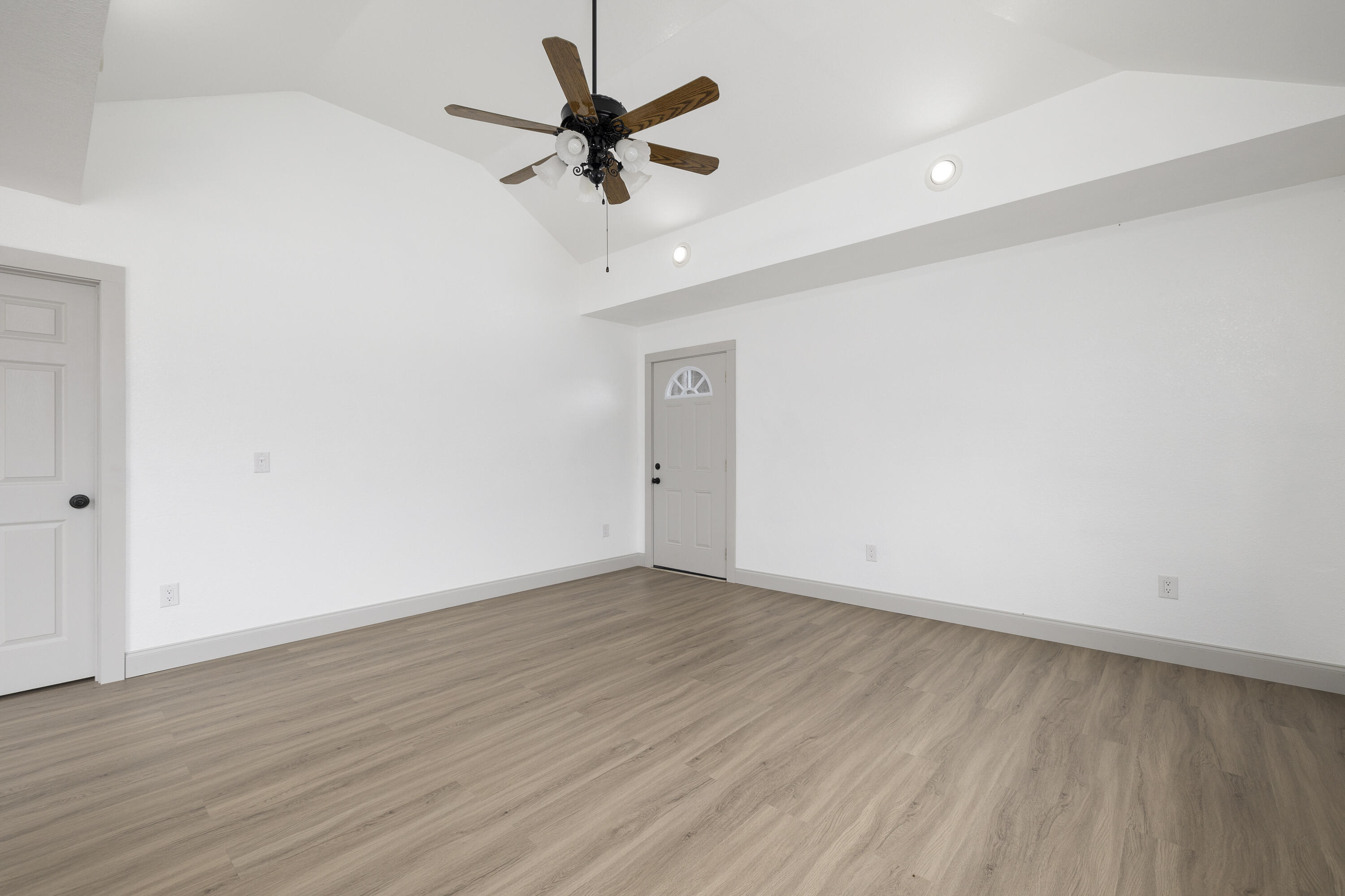 33120 State Highway 413 Property Photo 3