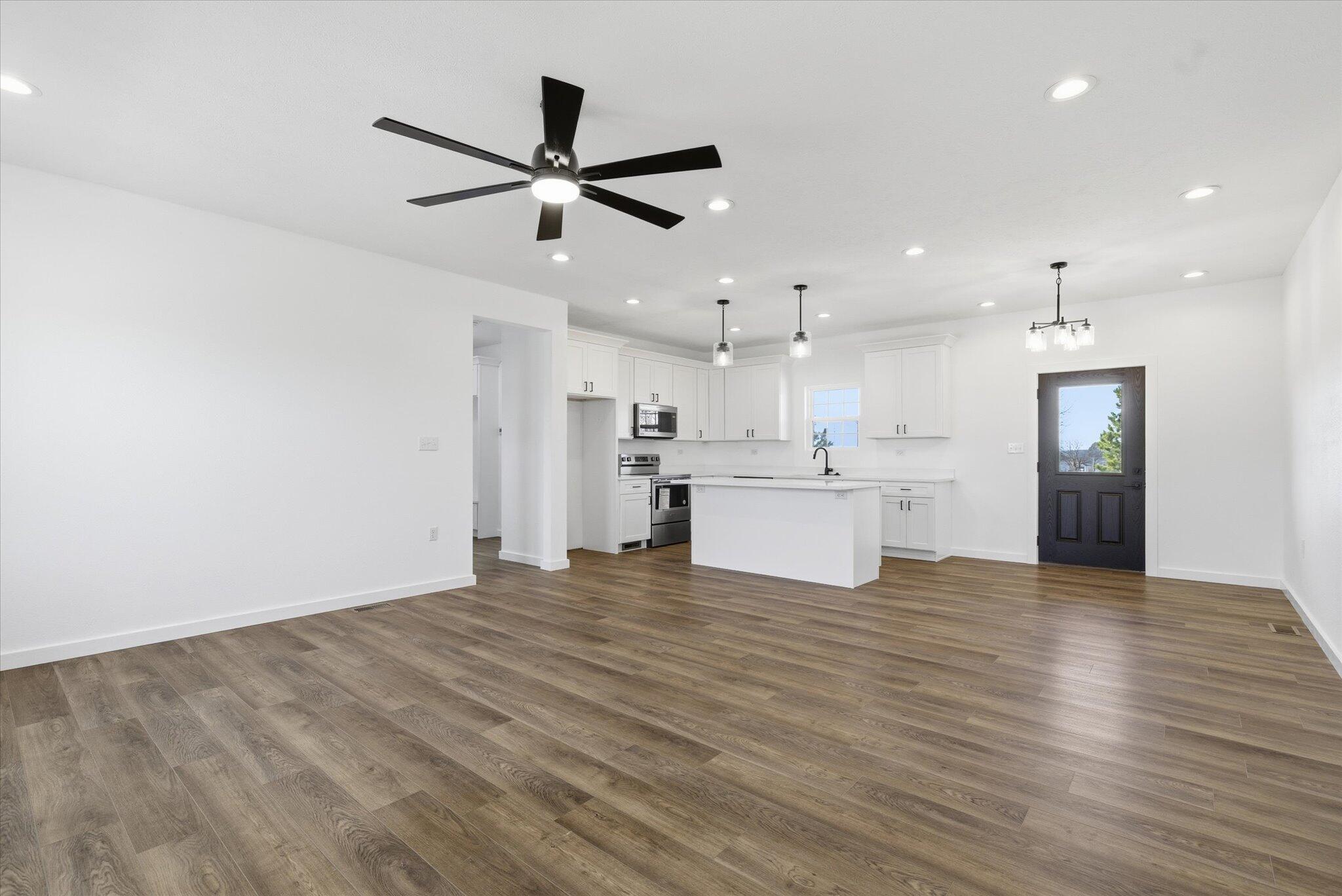 2707 Mayfield Drive Property Photo 4