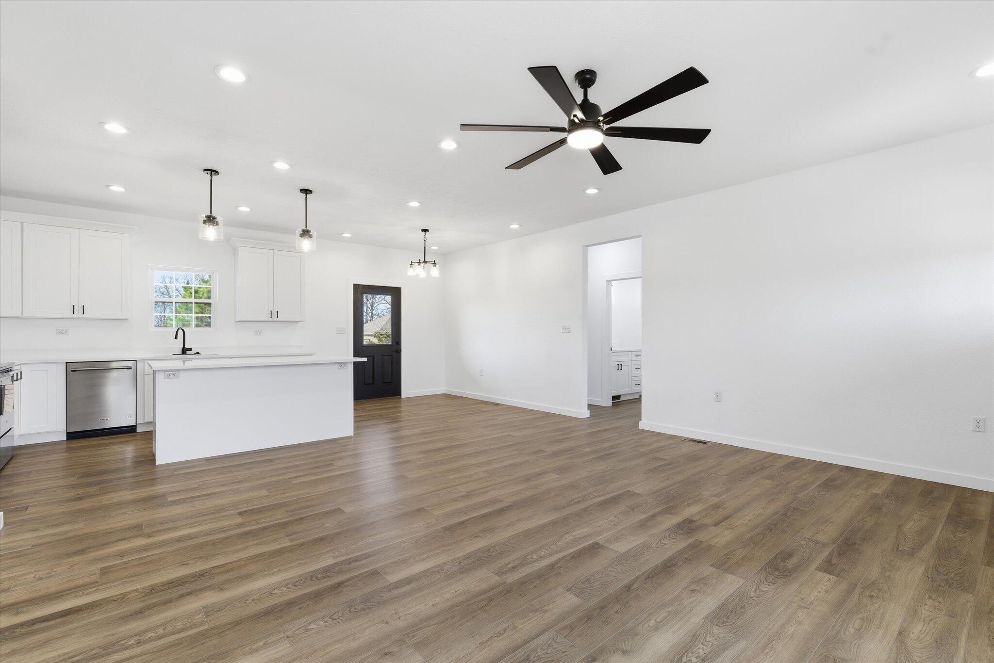 2707 Mayfield Drive Property Photo 5