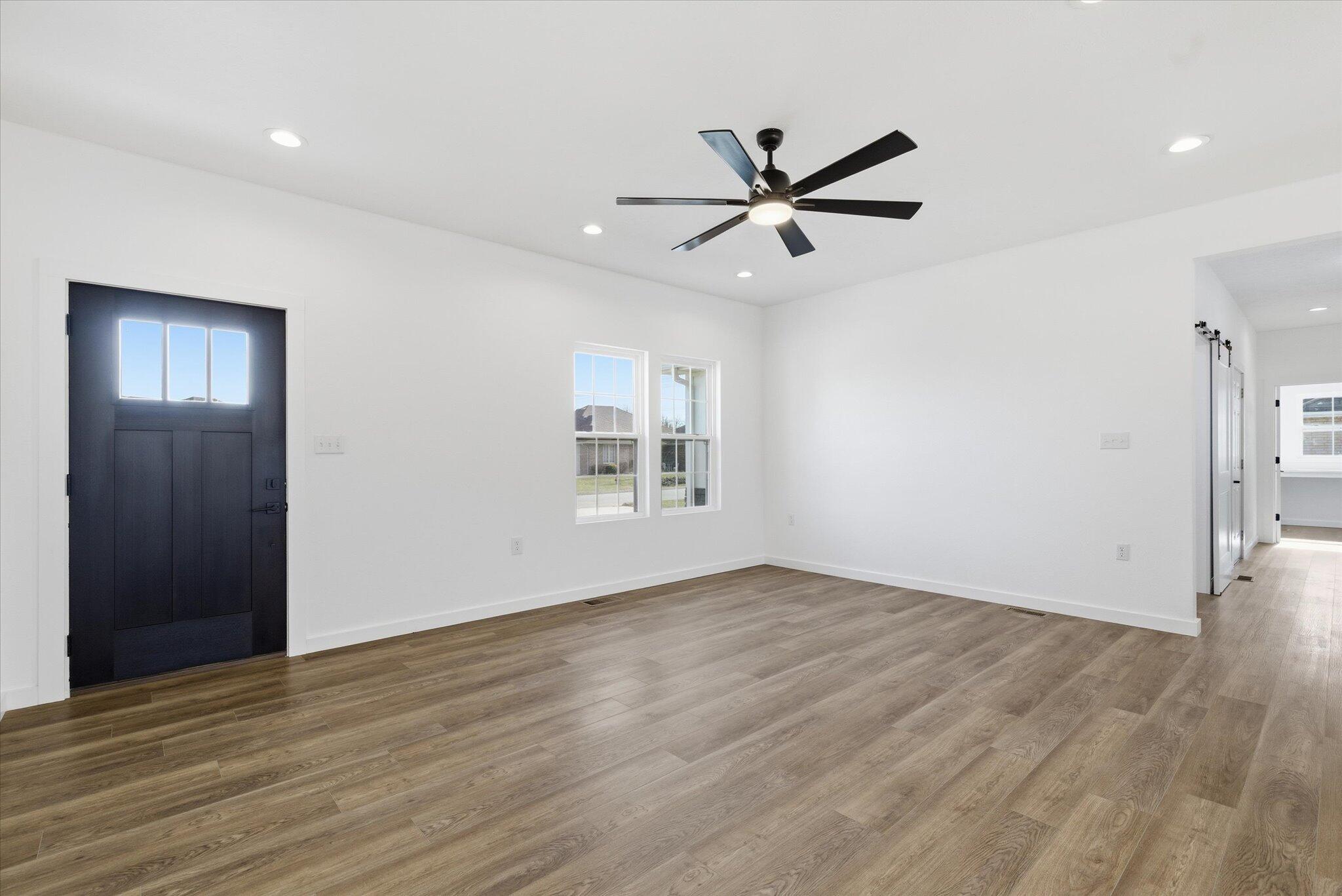 2707 Mayfield Drive Property Photo 6