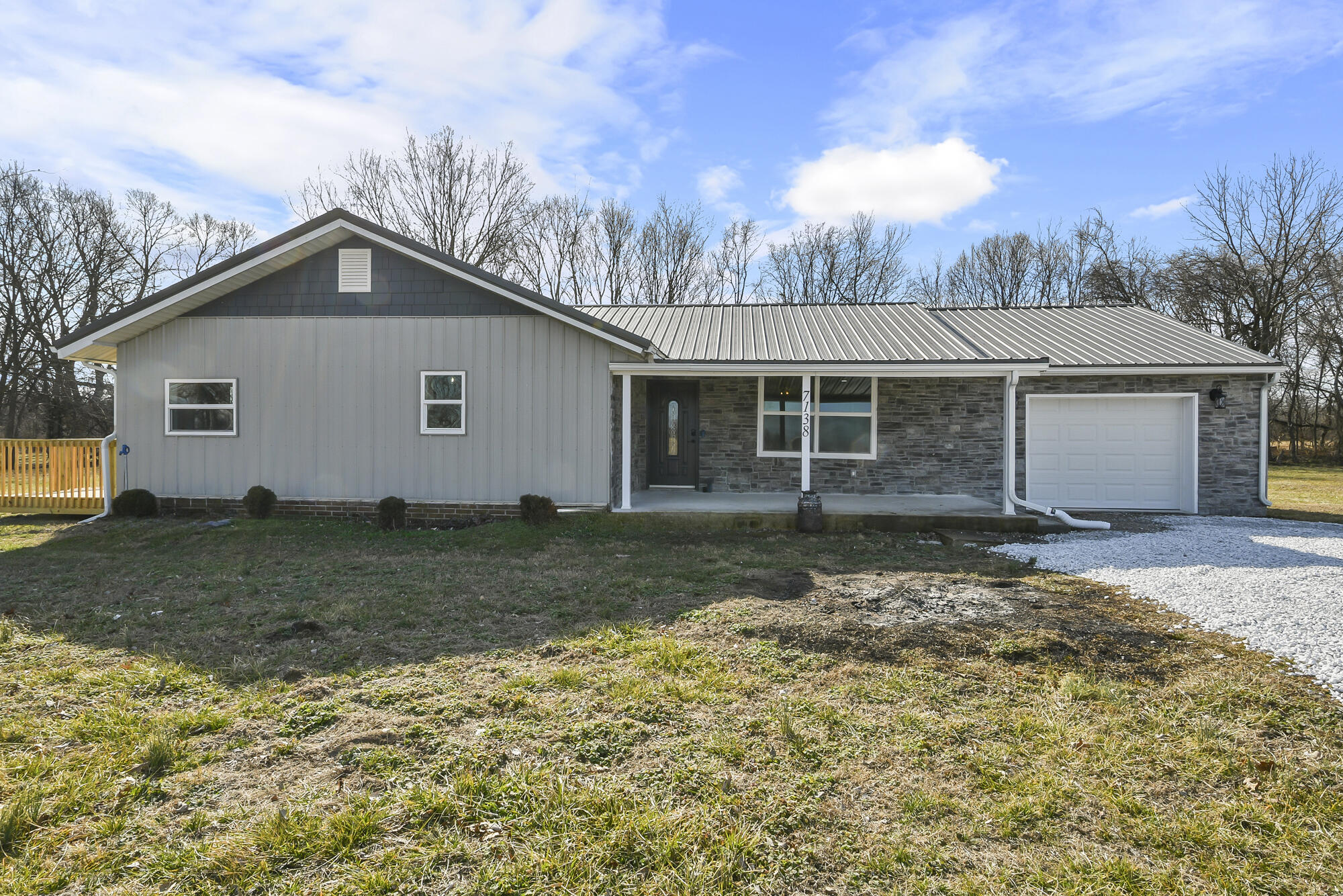 7138 West Farm Road 136 Property Photo 5