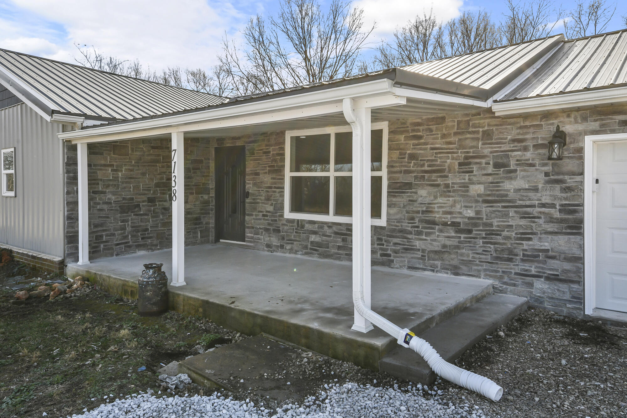 7138 West Farm Road 136 Property Photo 7