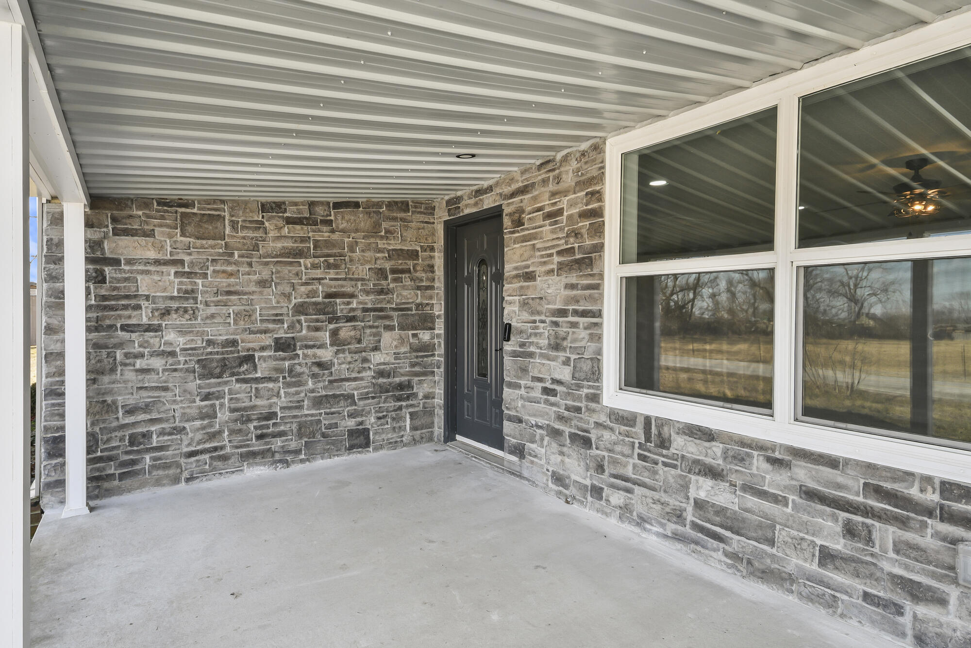 7138 West Farm Road 136 Property Photo 8