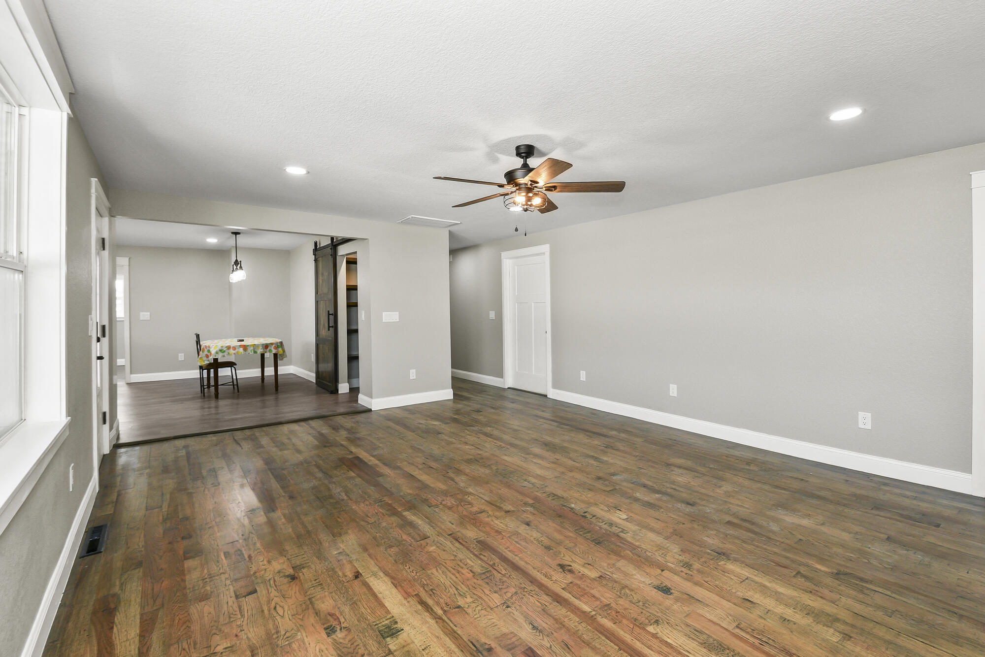 7138 West Farm Road 136 Property Photo 10