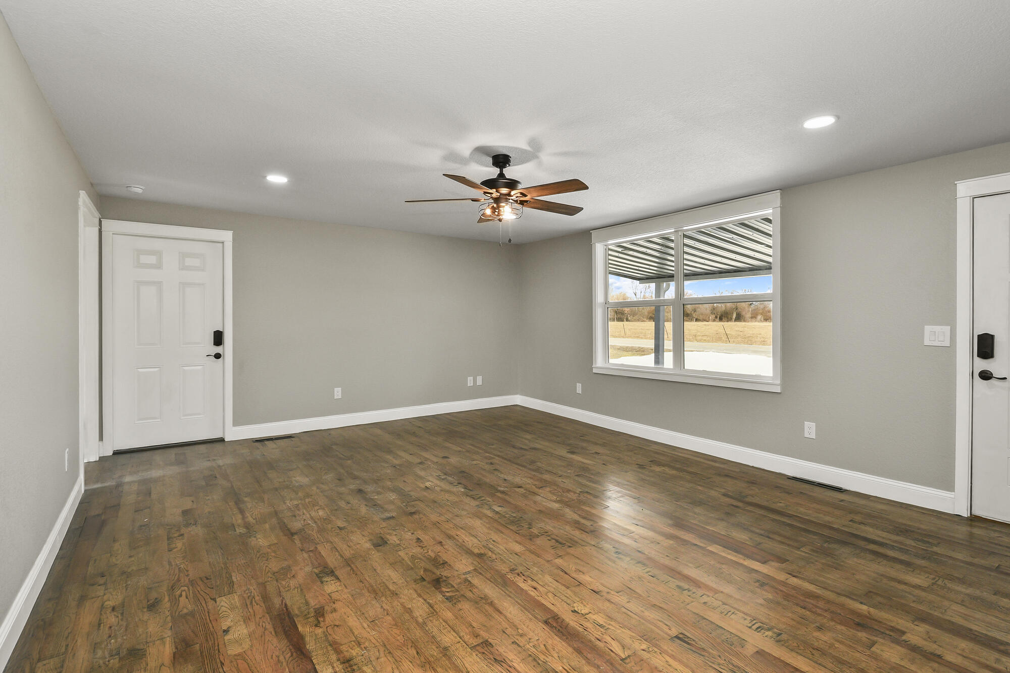 7138 West Farm Road 136 Property Photo 12