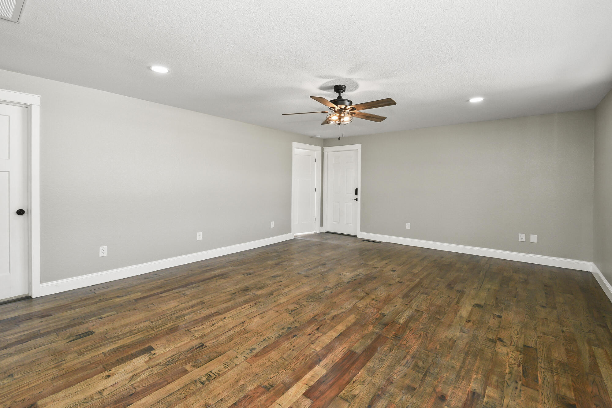 7138 West Farm Road 136 Property Photo 14