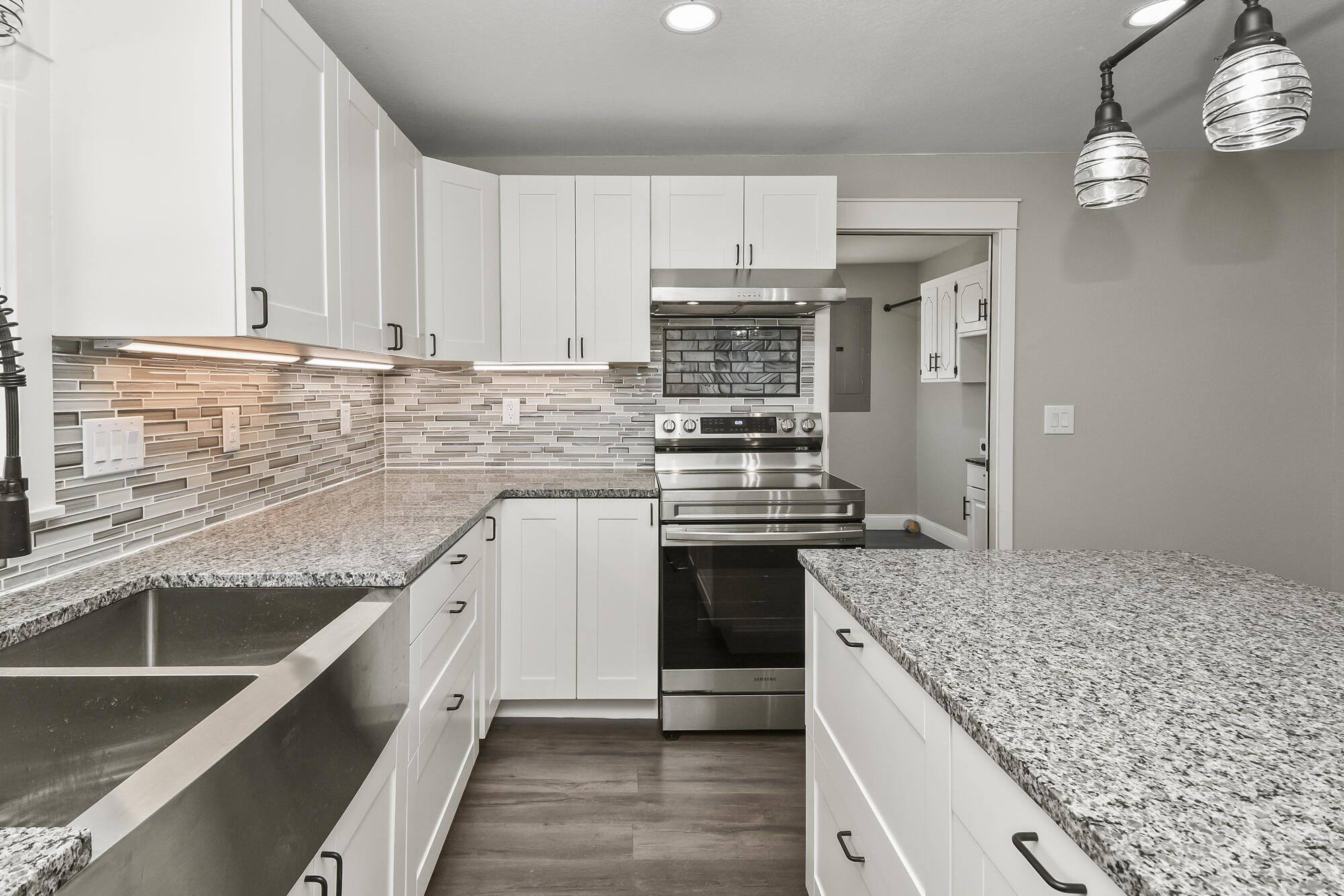 7138 West Farm Road 136 Property Photo 18