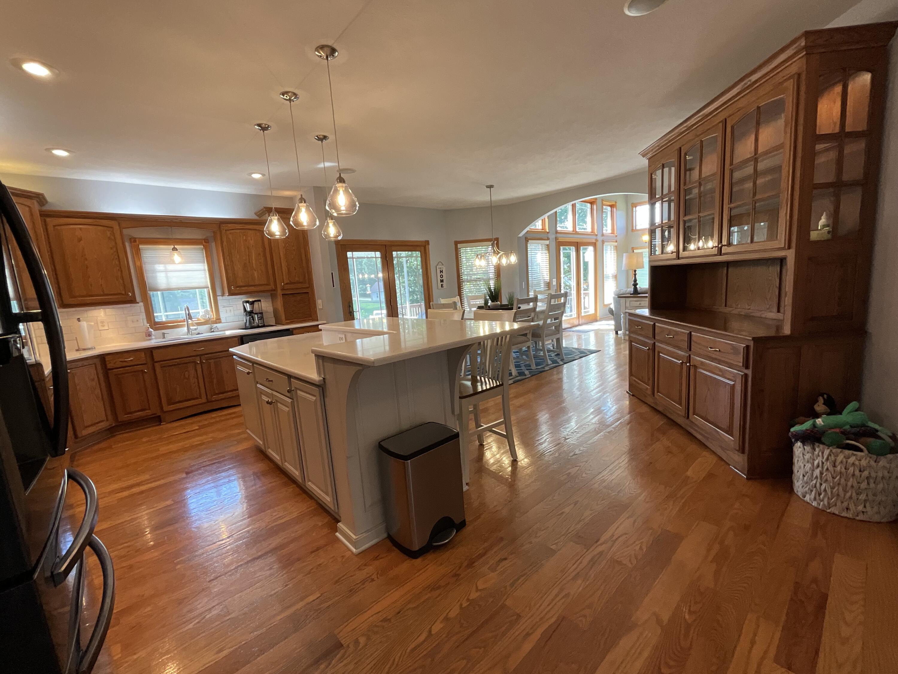 610 Oak Park Boulevard Property Photo 54