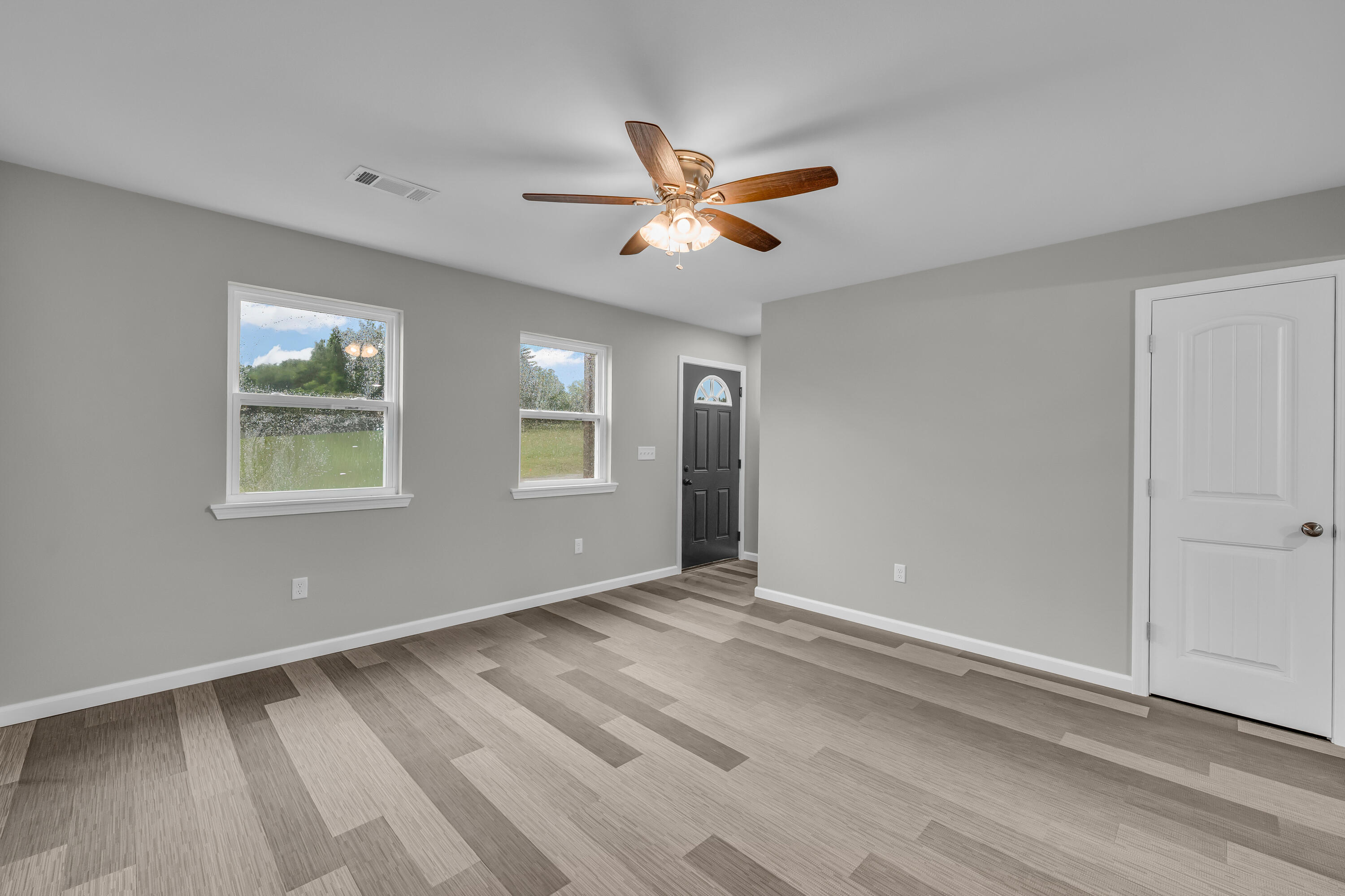 2812 Burke Avenue Property Photo 4