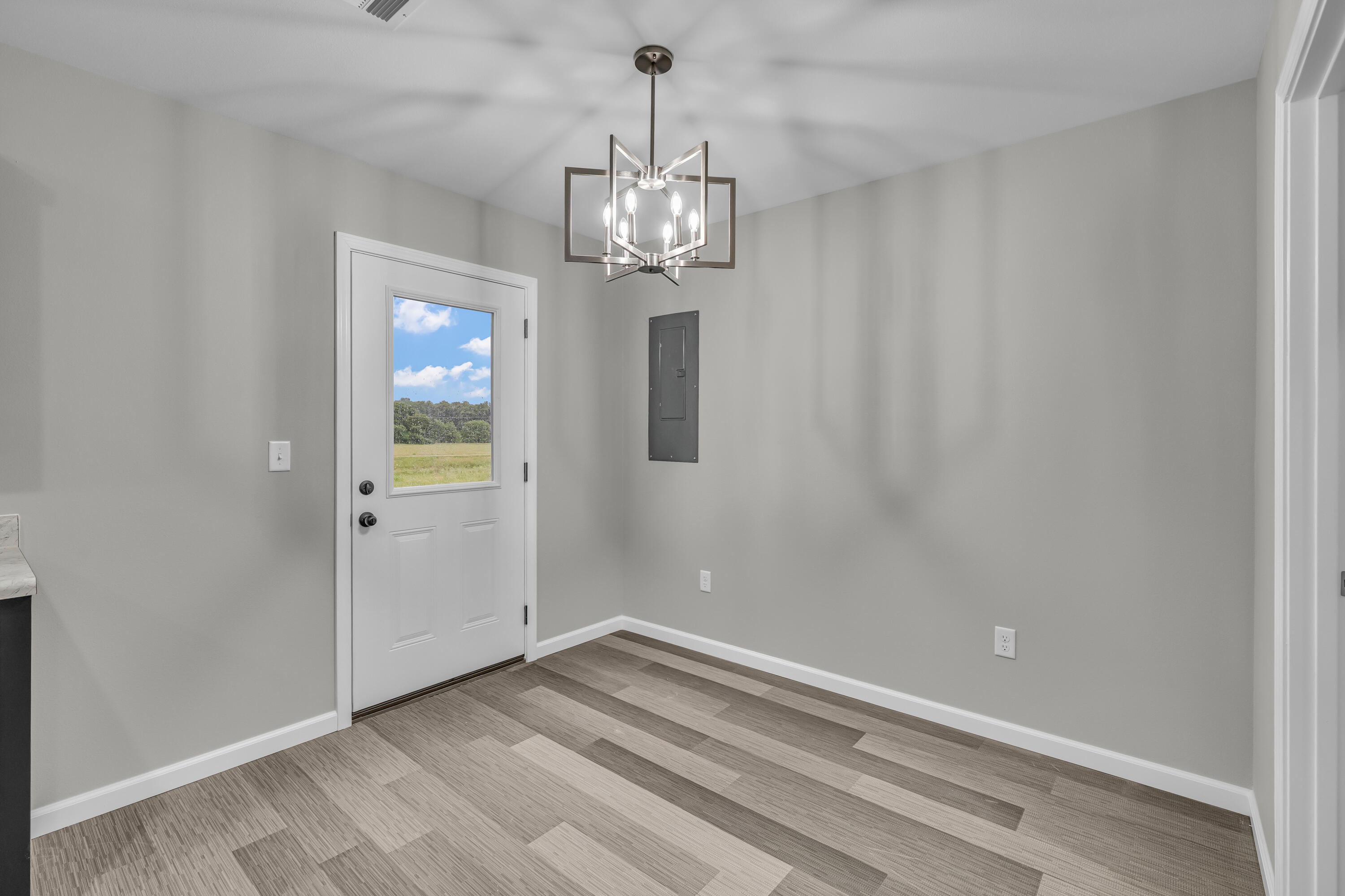2812 Burke Avenue Property Photo 6