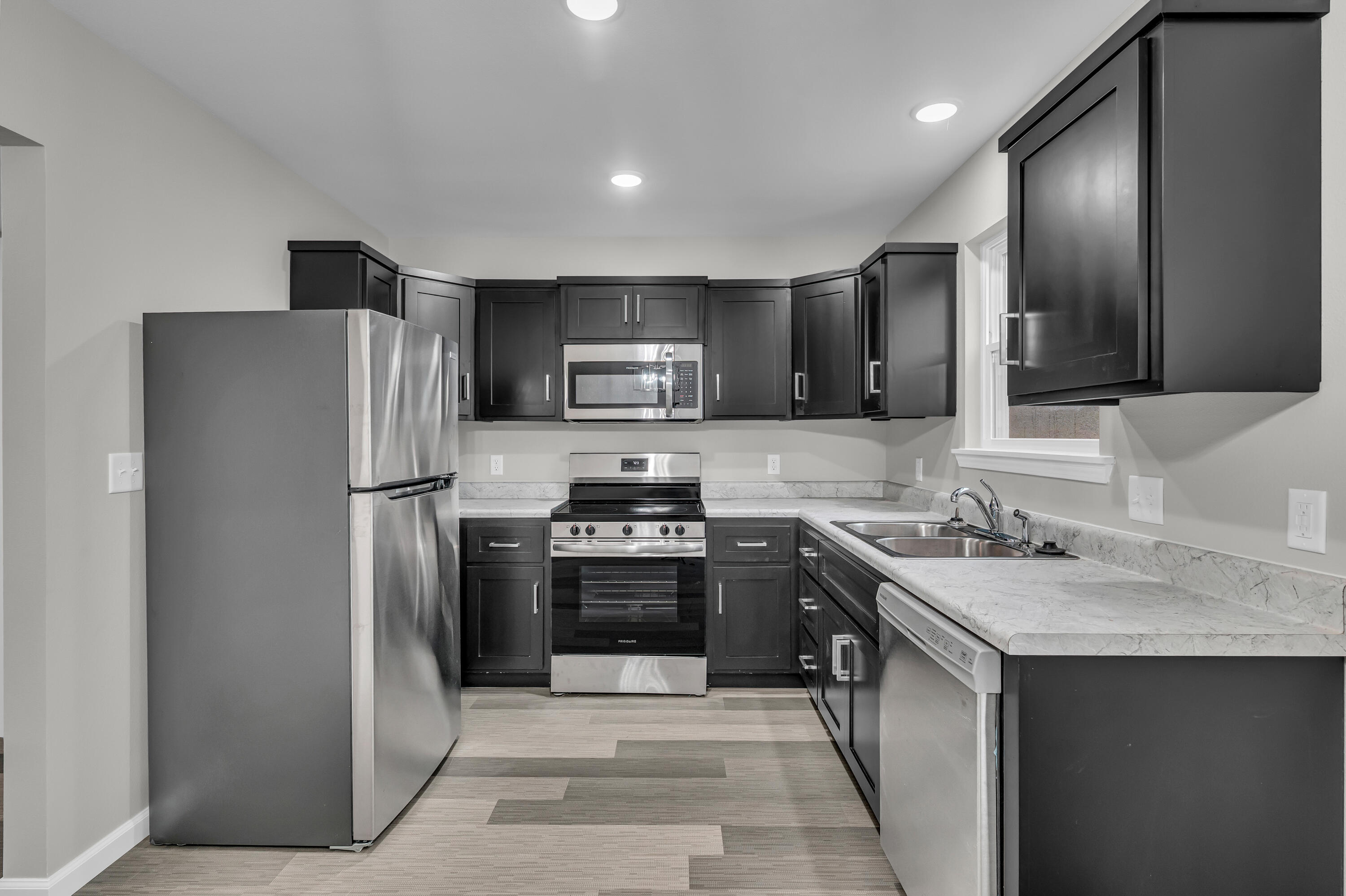 2812 Burke Avenue Property Photo 8
