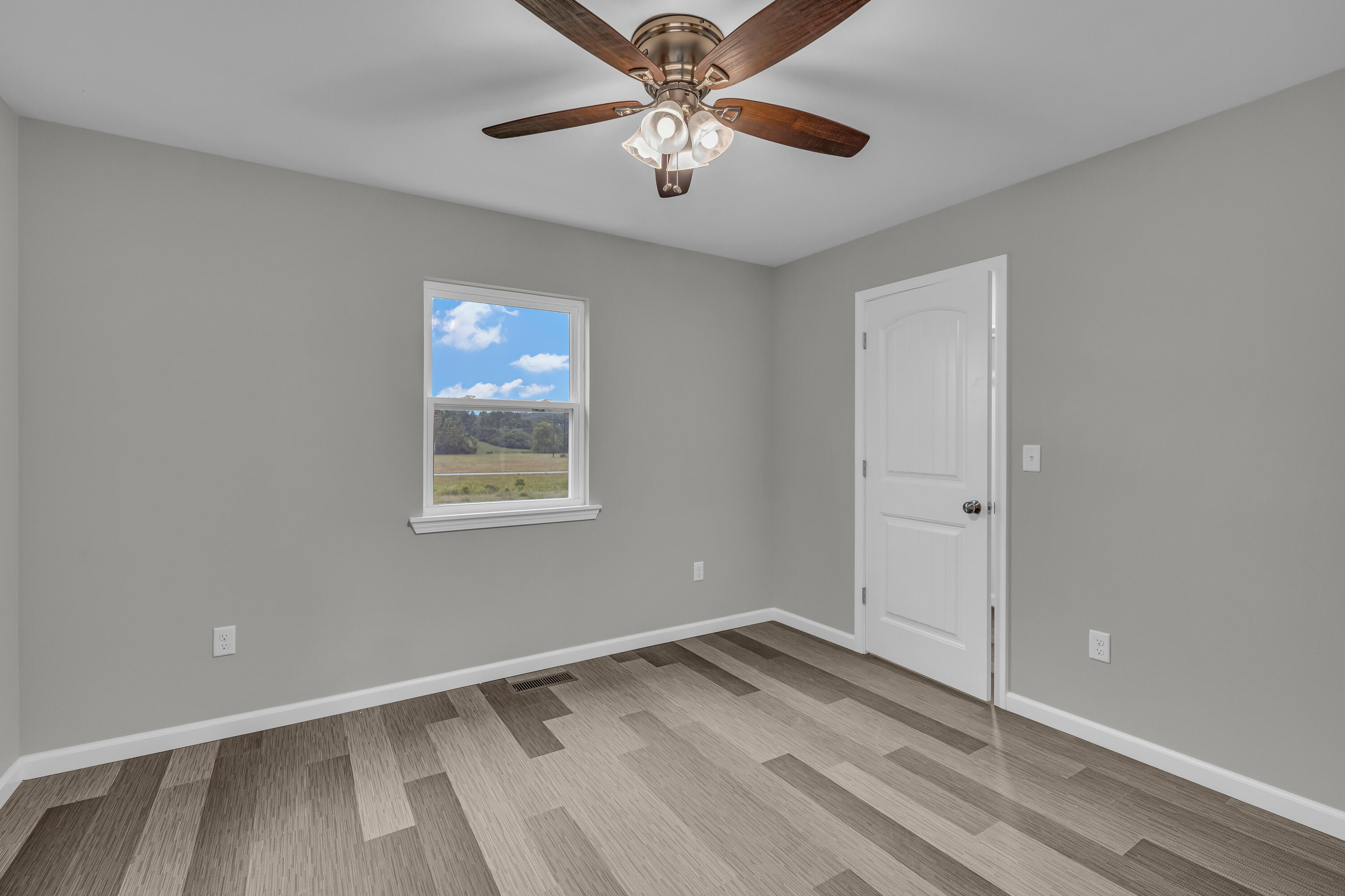 2812 Burke Avenue Property Photo 16