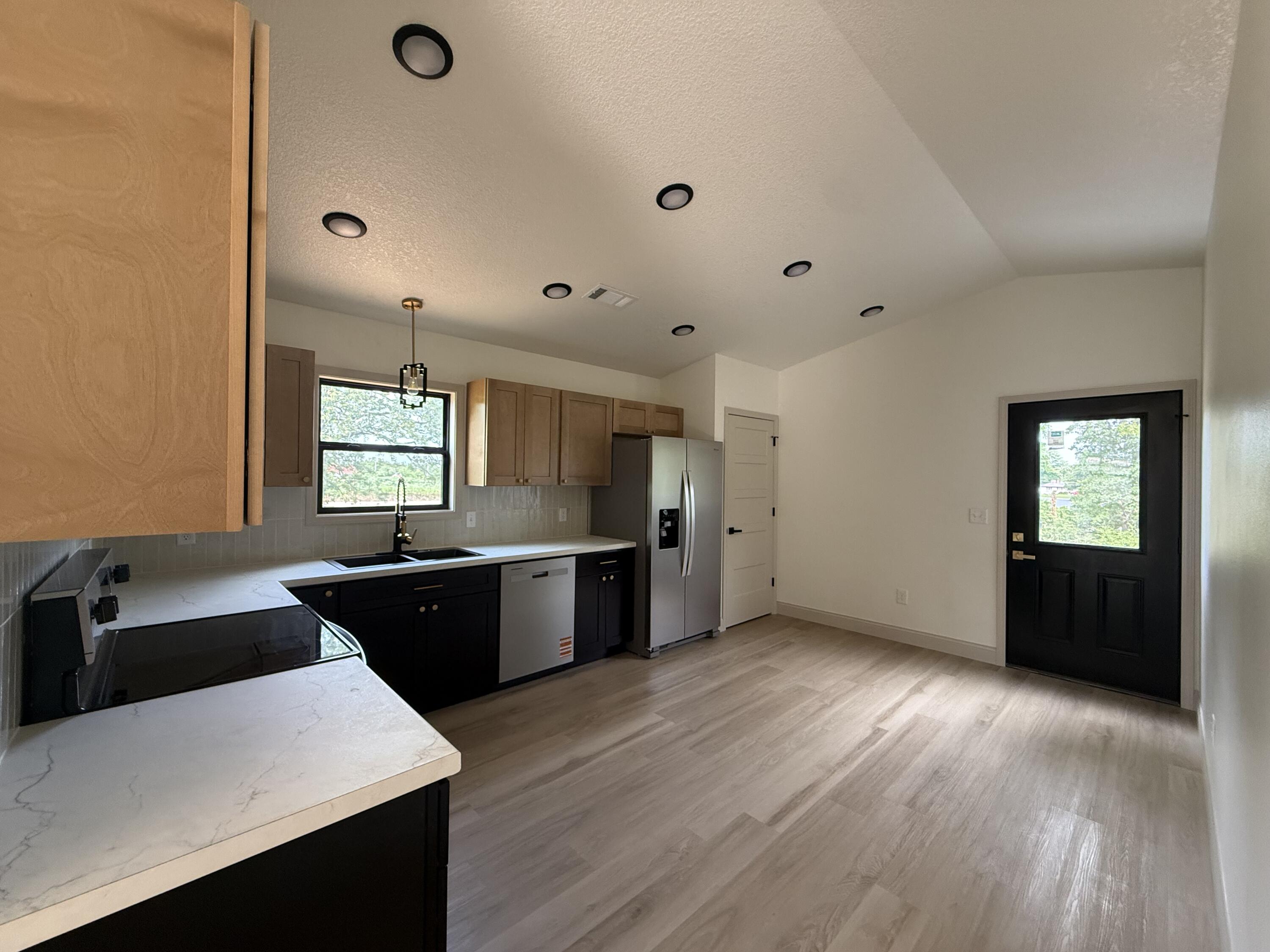 710 Johnson Street Property Photo 5