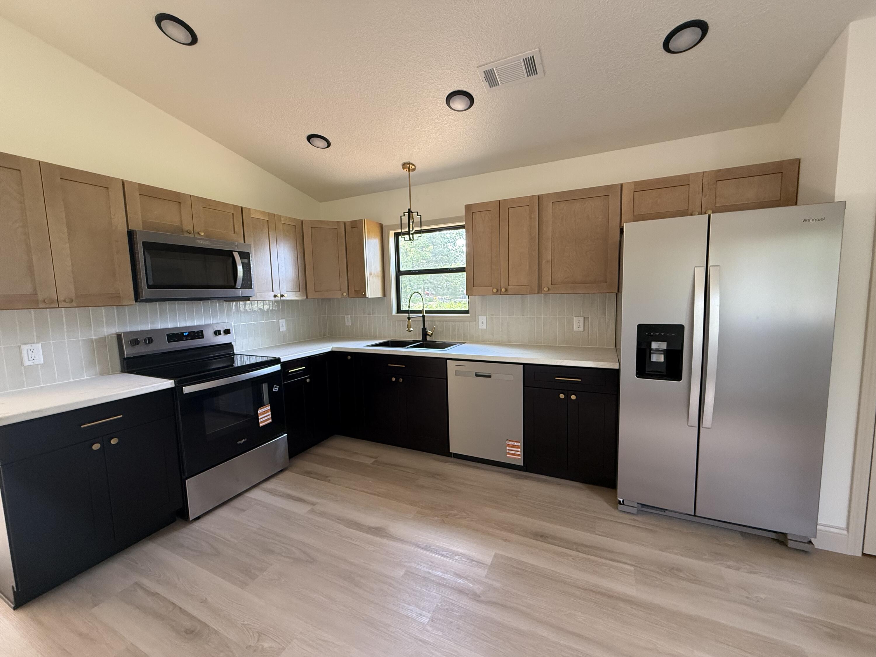 710 Johnson Street Property Photo 6