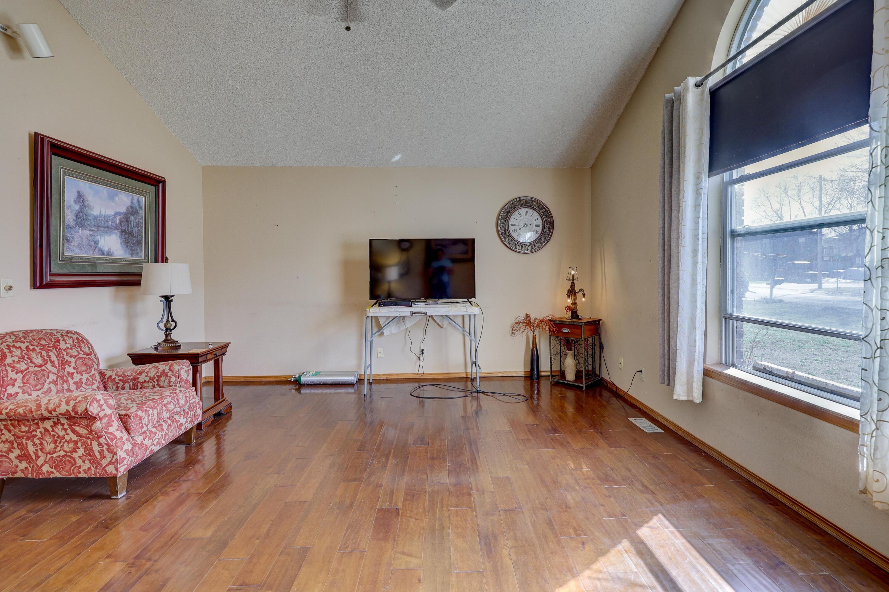 1206 Douglas Court Property Photo 7