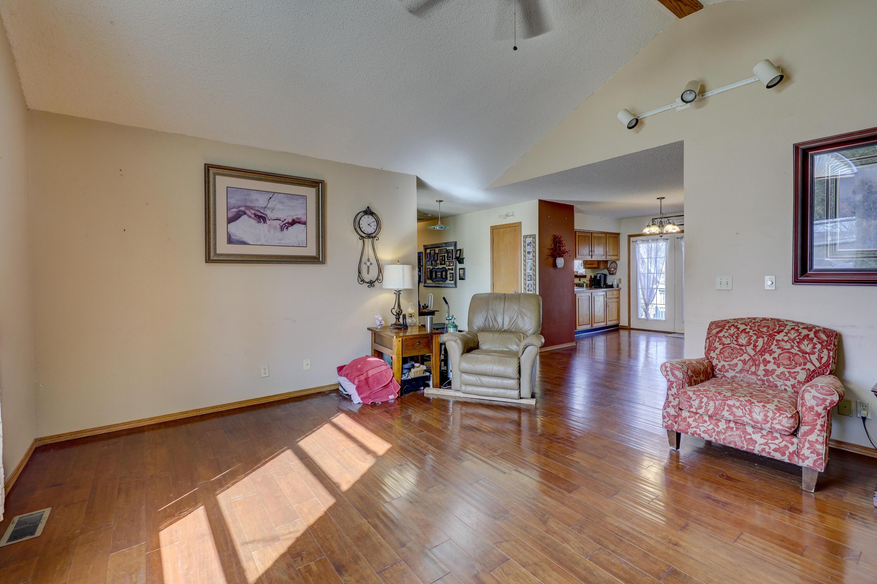 1206 Douglas Court Property Photo 9