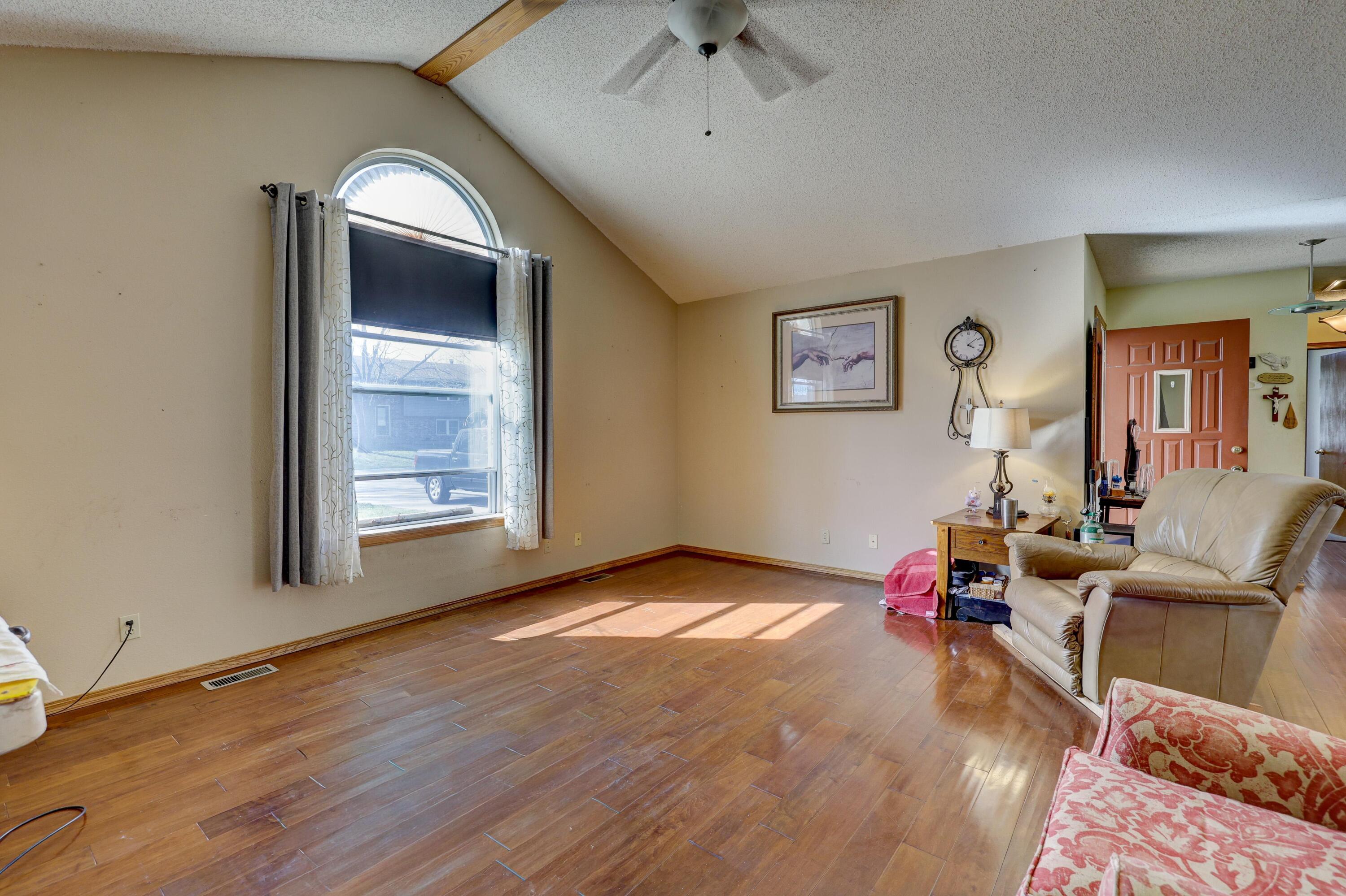 1206 Douglas Court Property Photo 10