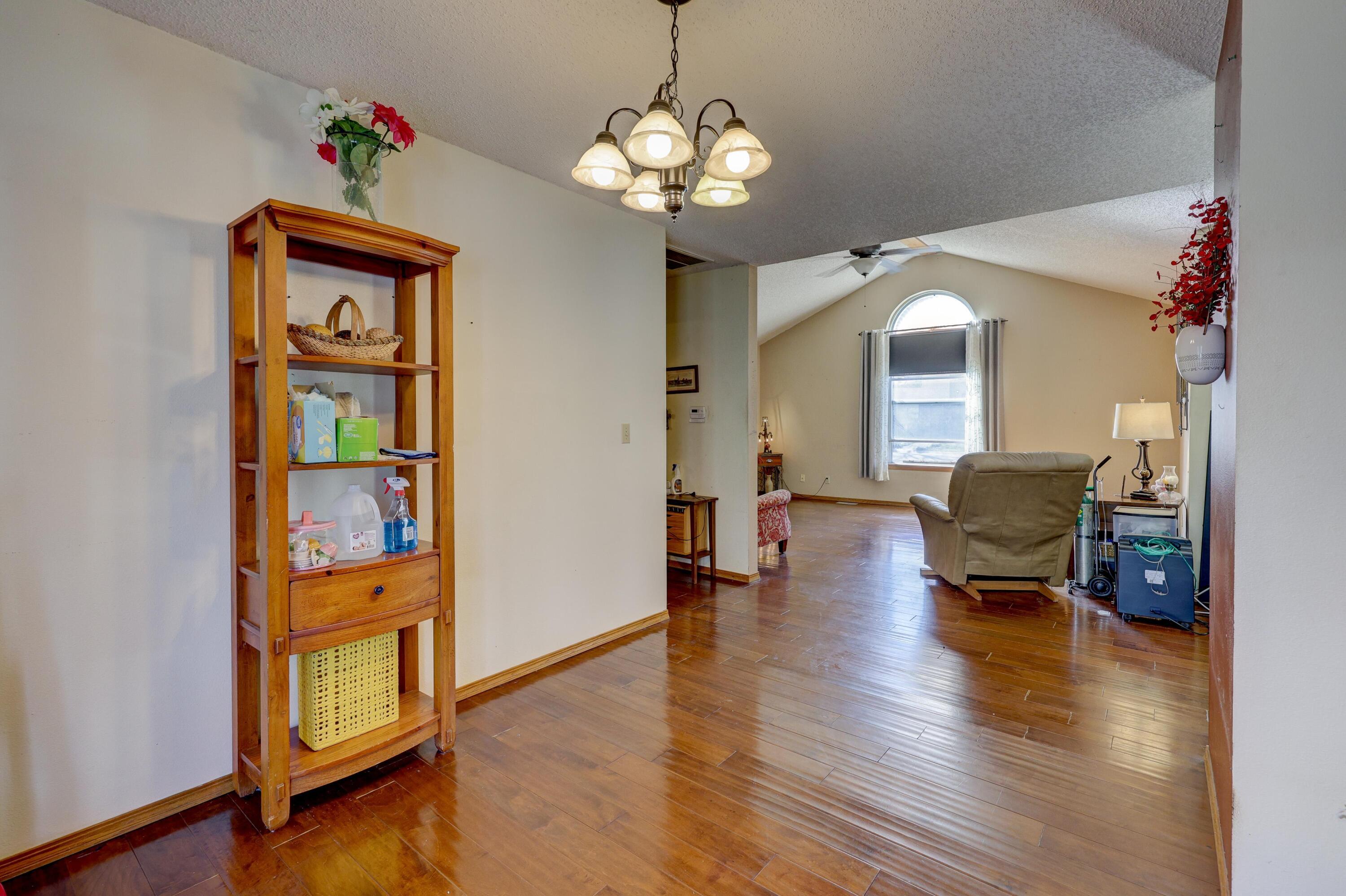 1206 Douglas Court Property Photo 12