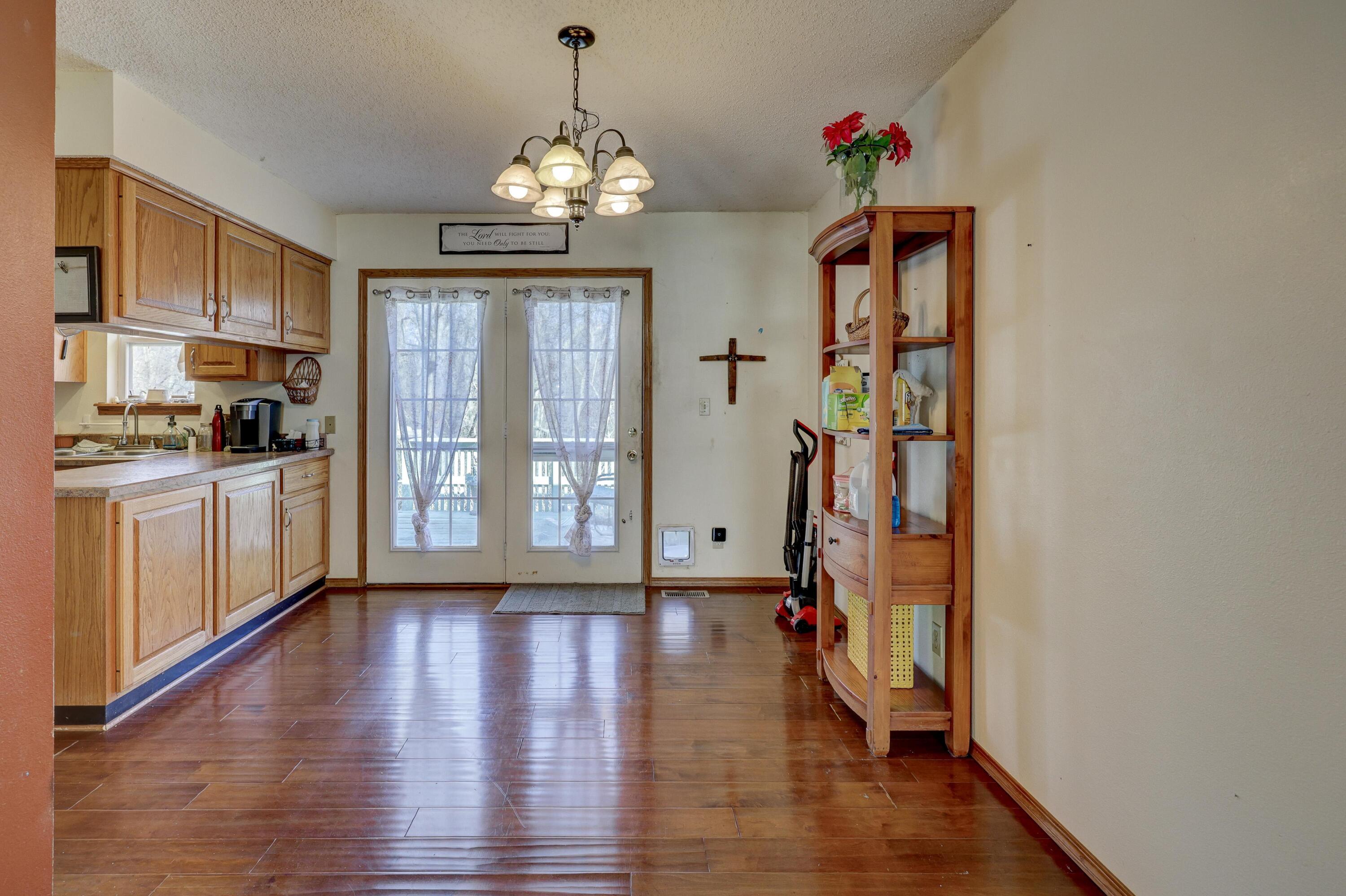 1206 Douglas Court Property Photo 13