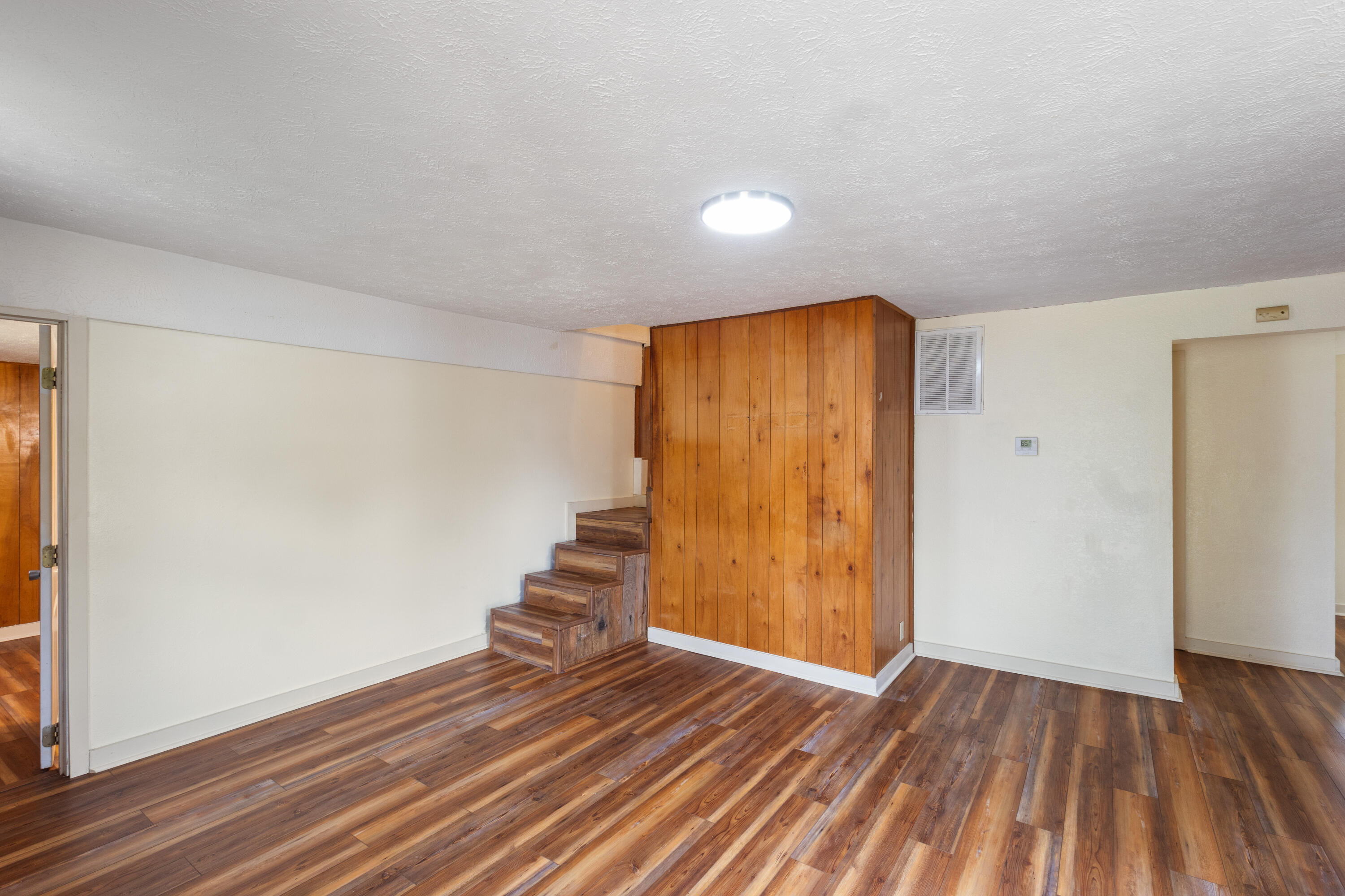 1015 Harold Street Property Photo 4