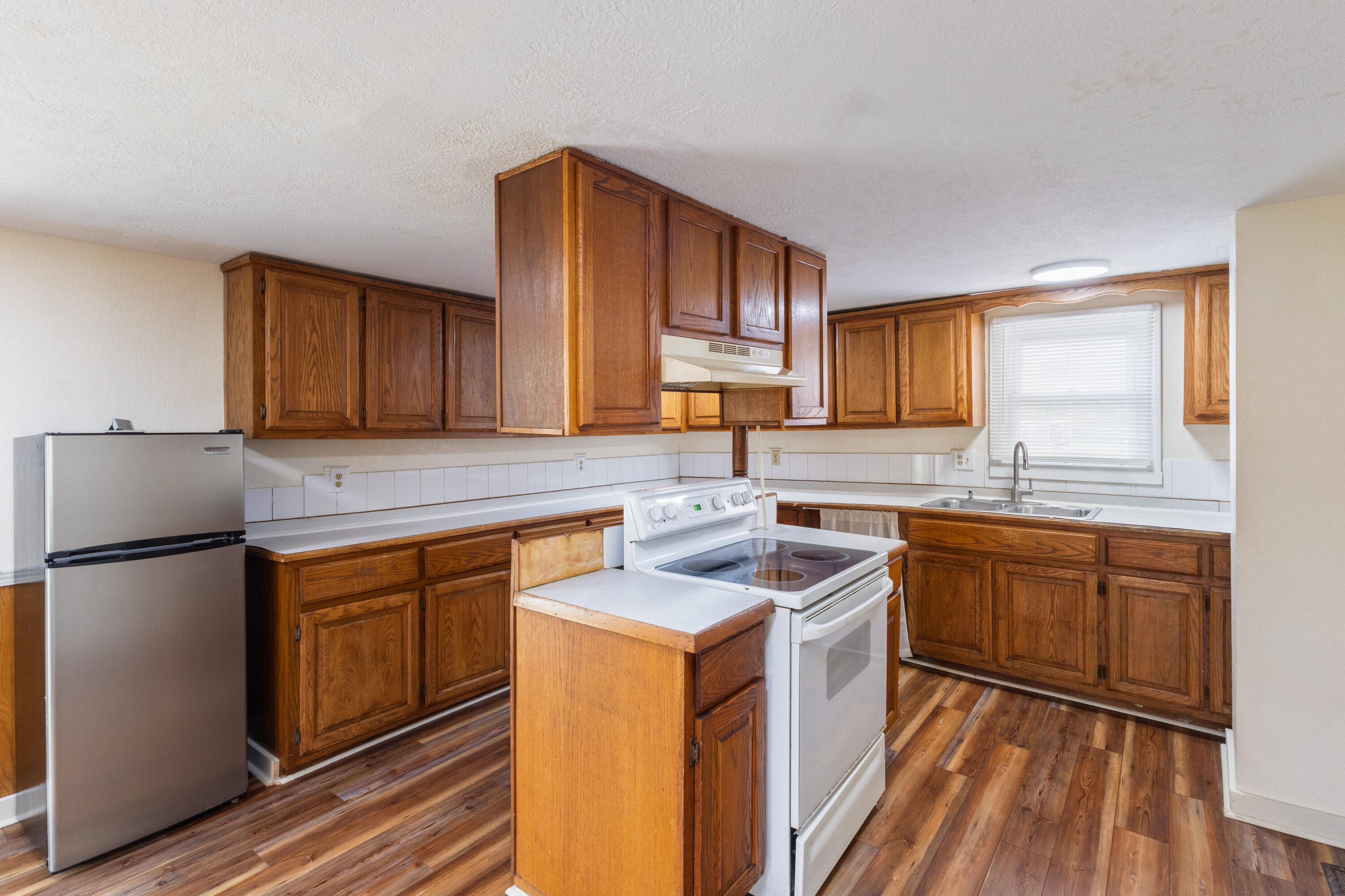 1015 Harold Street Property Photo 7