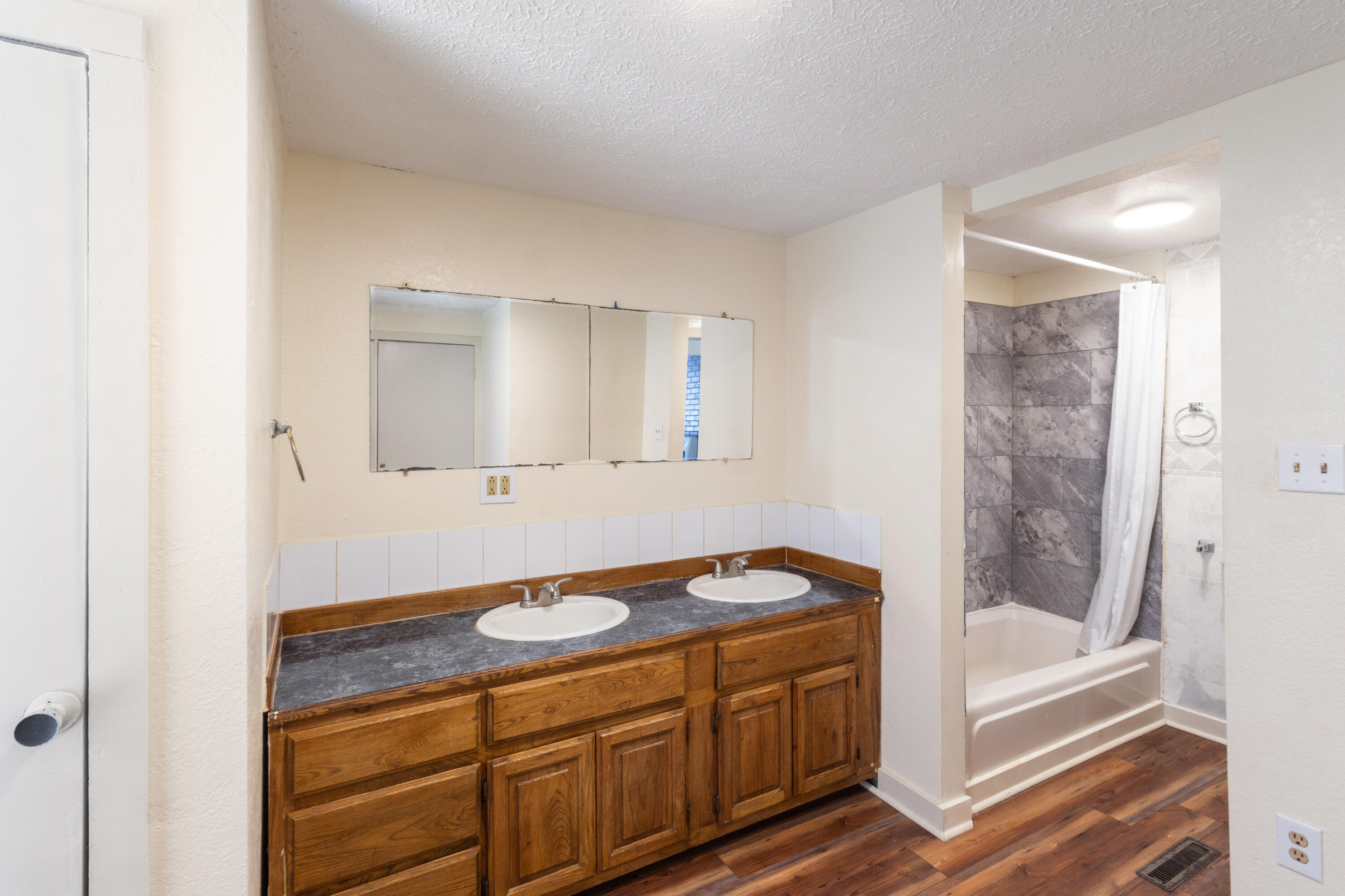 1015 Harold Street Property Photo 13