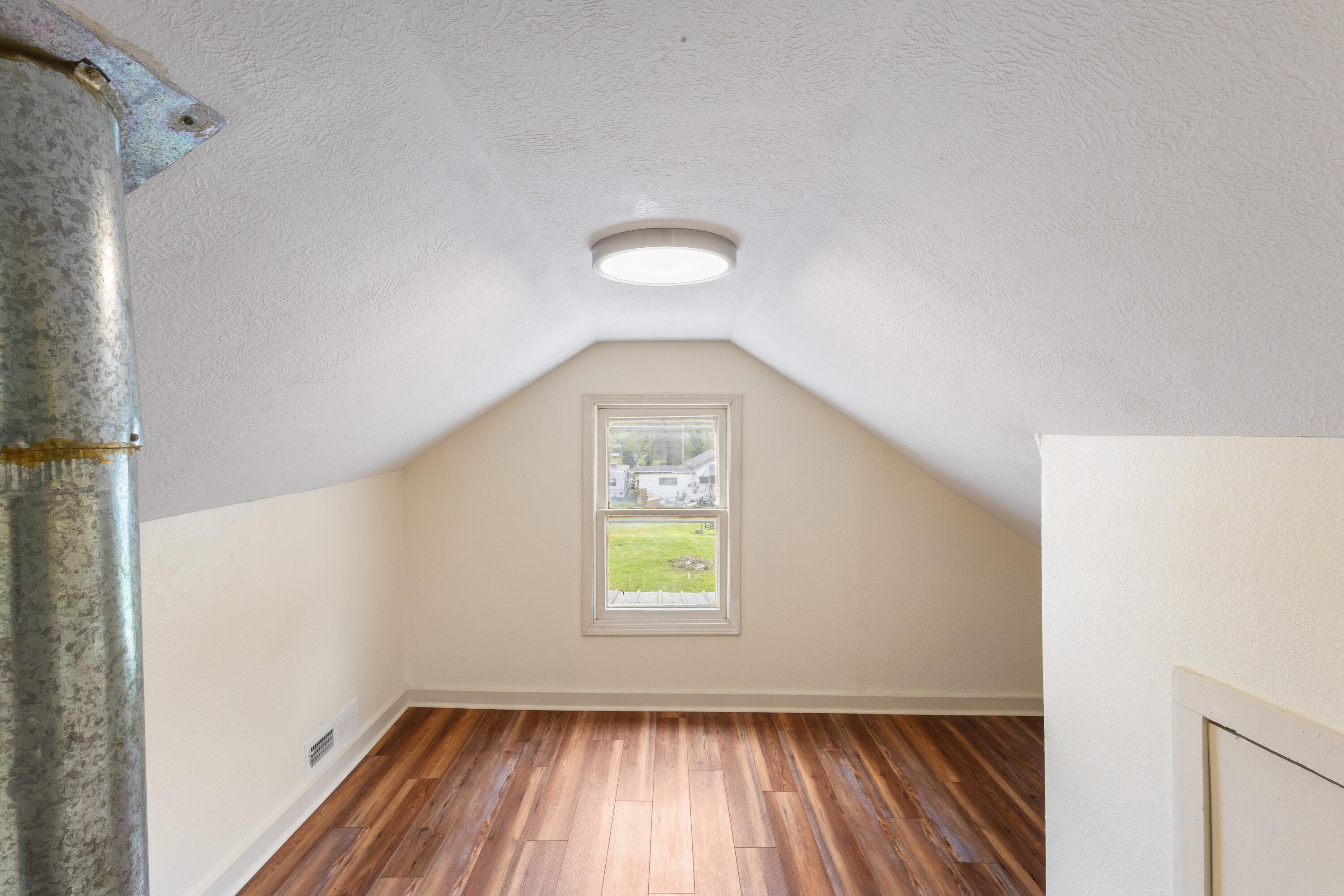 1015 Harold Street Property Photo 15