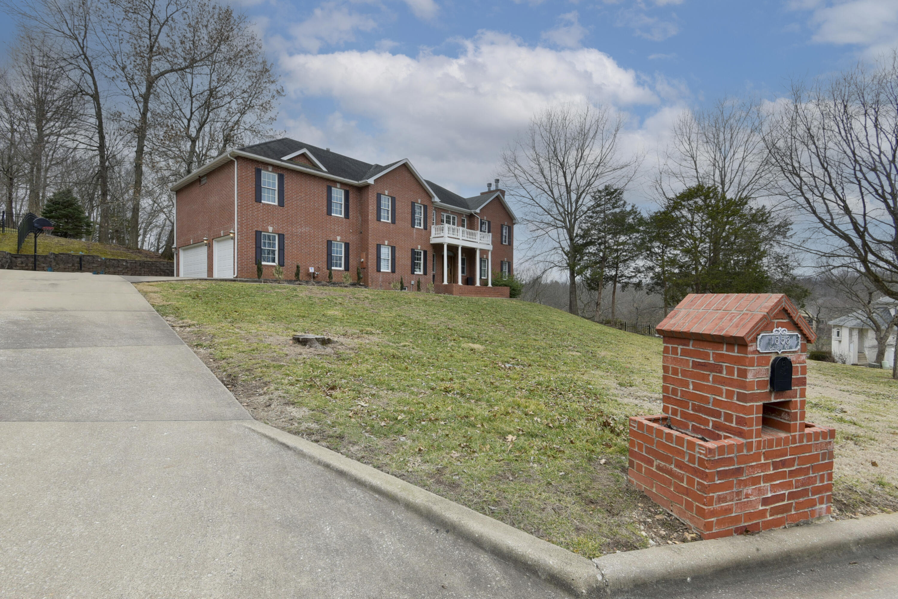 1658 West Caleb Court Property Photo 3