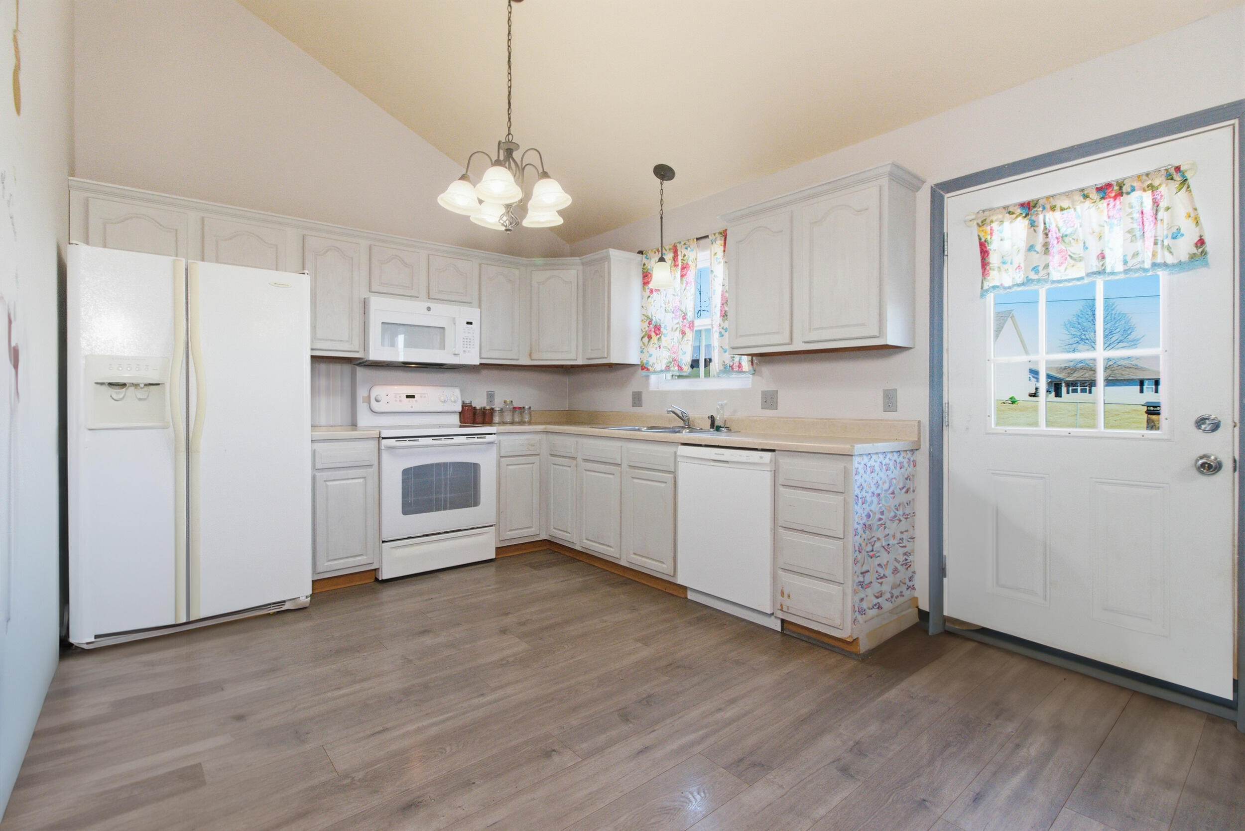 1604 Amy Street Property Photo 11