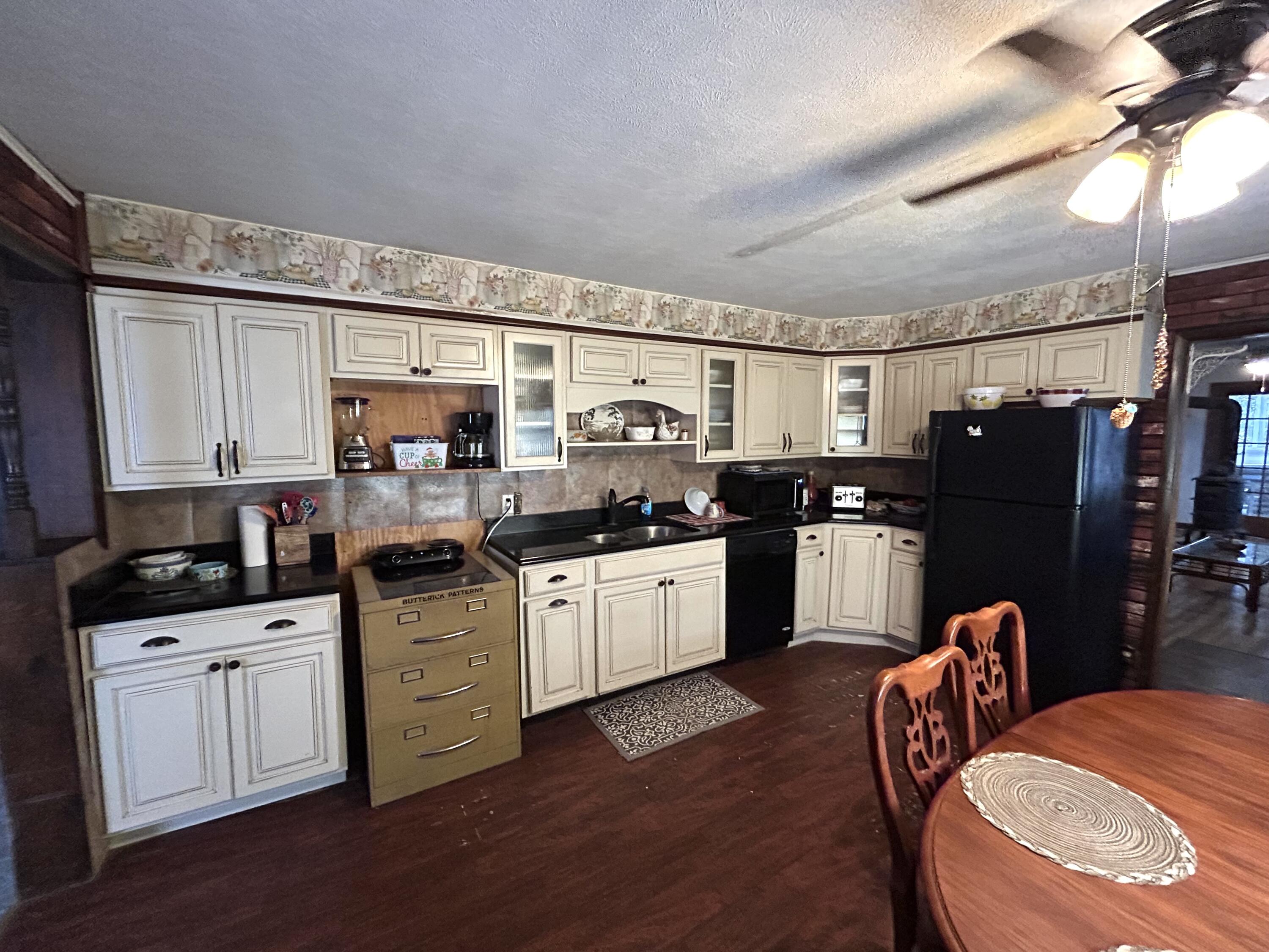 820 2nd Street Property Photo 13