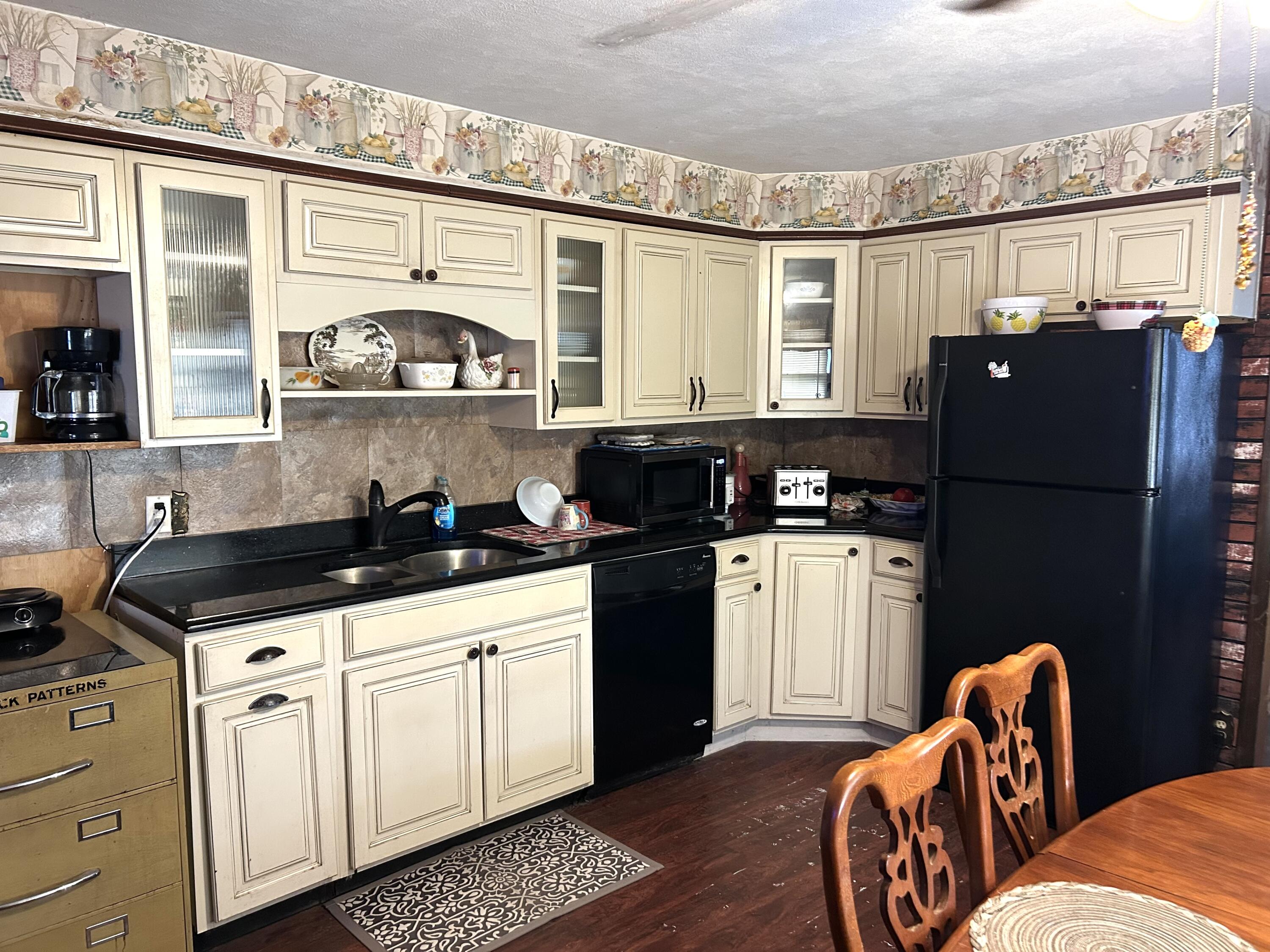 820 2nd Street Property Photo 14