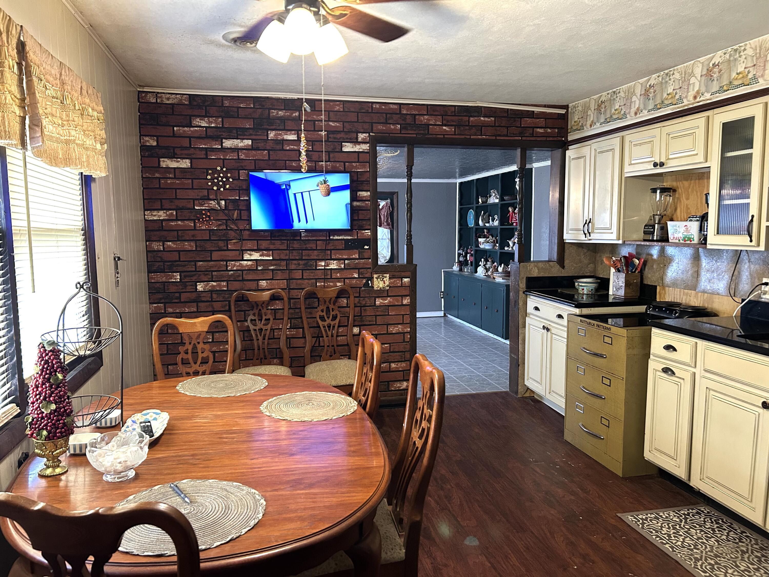 820 2nd Street Property Photo 17