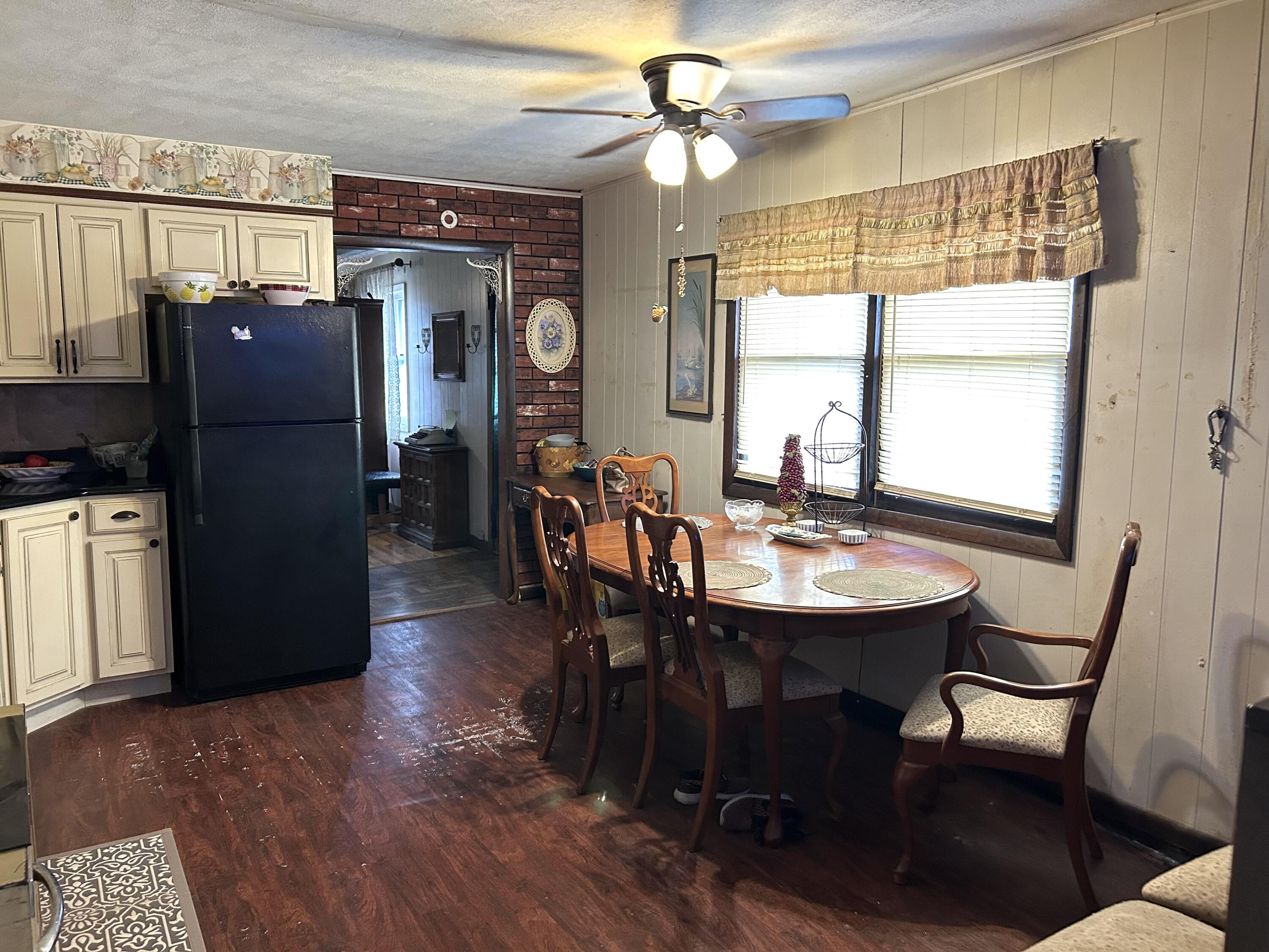 820 2nd Street Property Photo 18