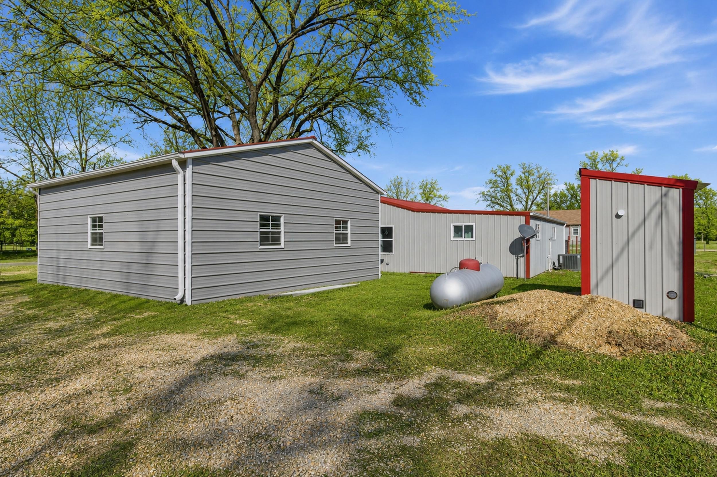 1382 Mo-99 Property Photo 2