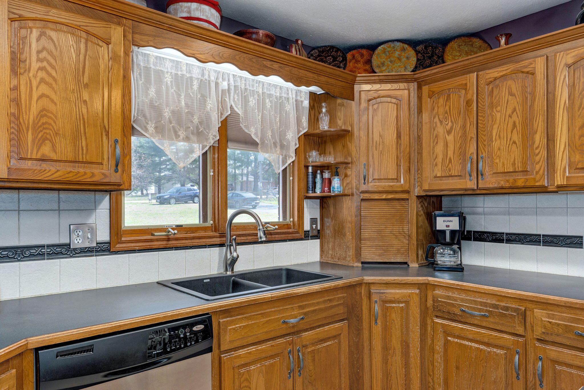 4303 North Willow Road Property Photo 6