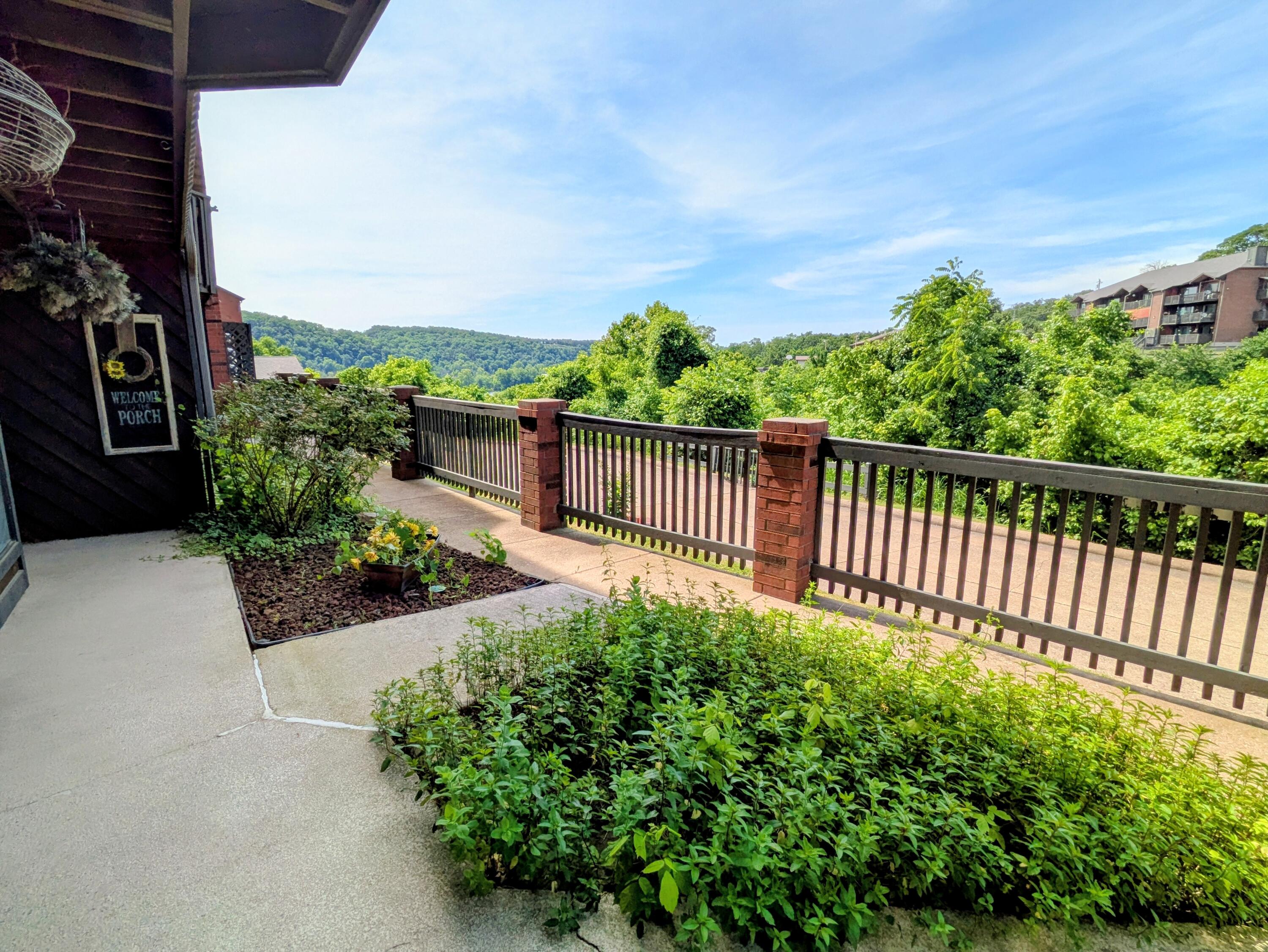 150 Sunken Forest Dr. 8-206 Property Photo 5