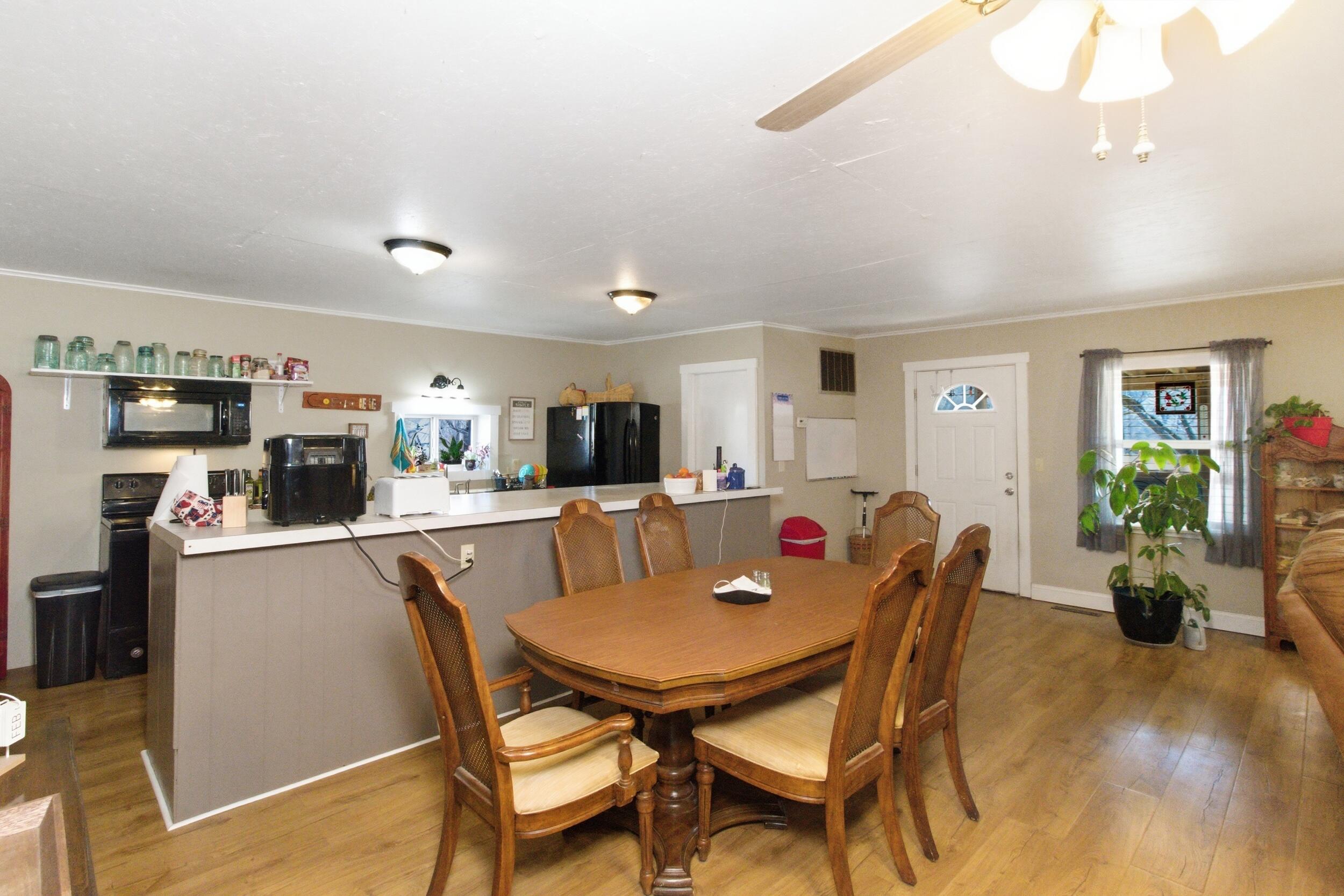 190 West Main Street Property Photo 6
