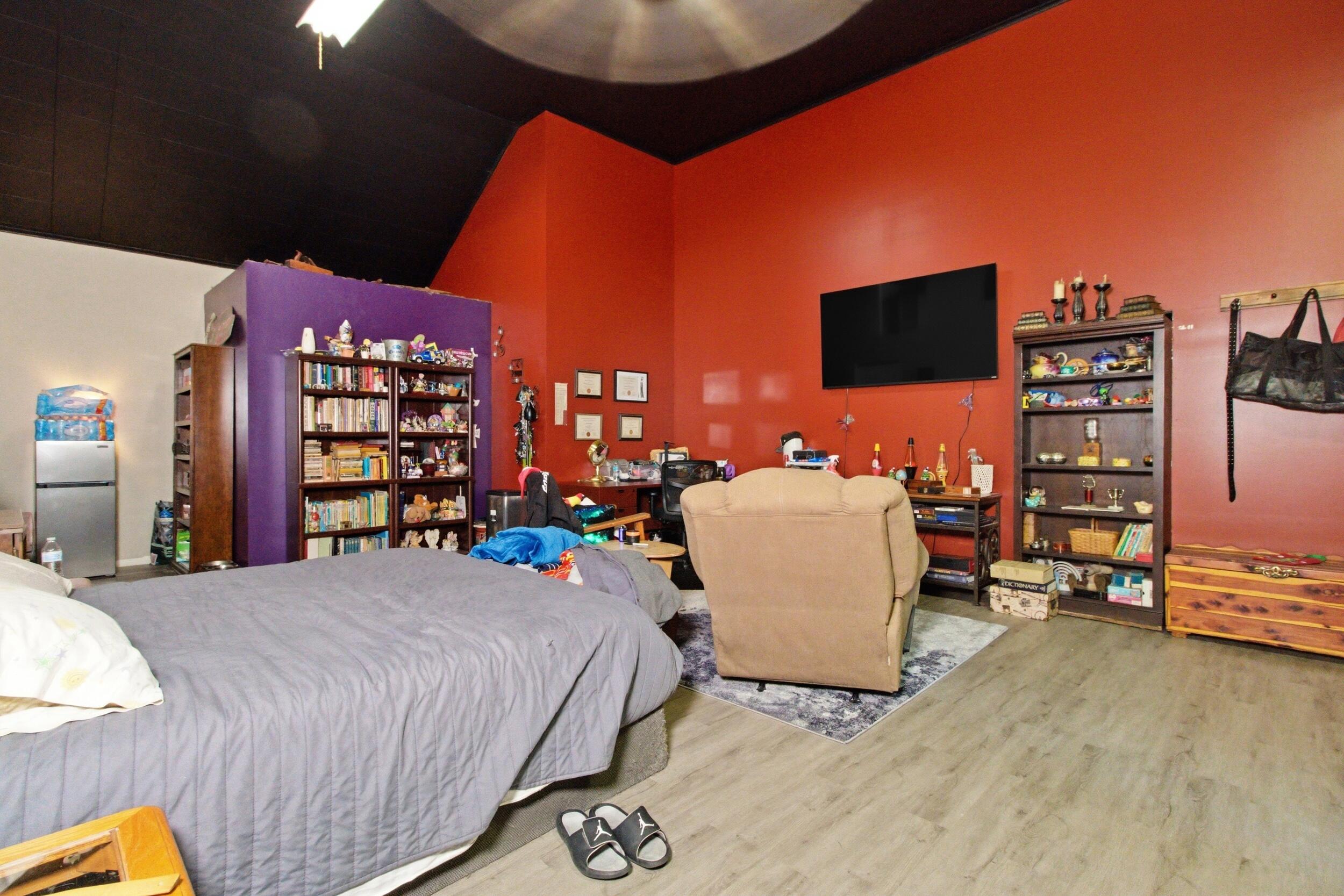 190 West Main Street Property Photo 16