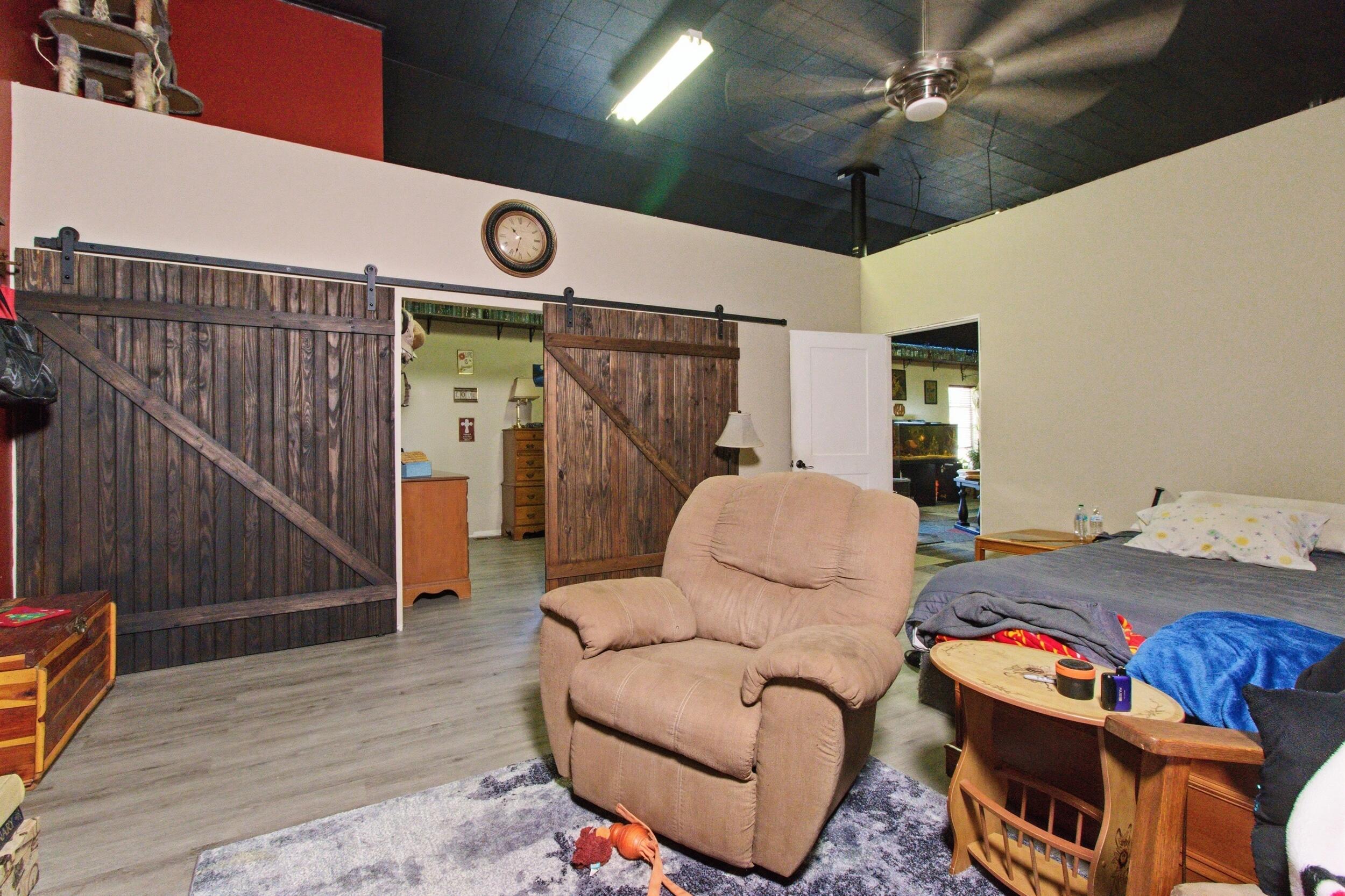 190 West Main Street Property Photo 17