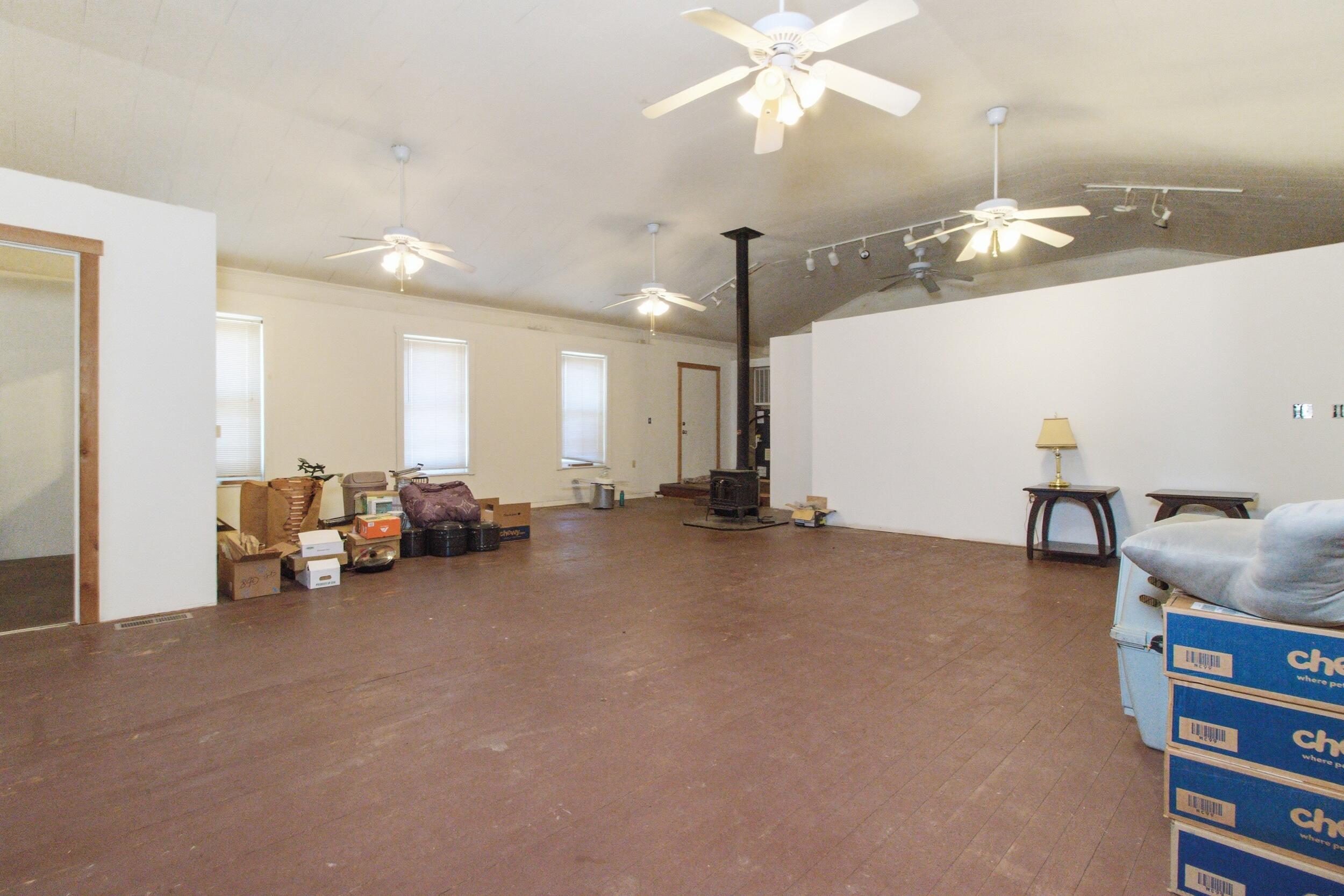 190 West Main Street Property Photo 21